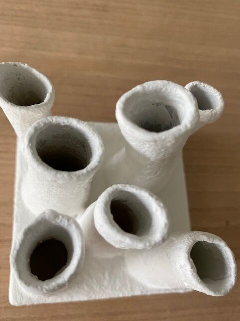 Vase pique flower with matte whitened pipe