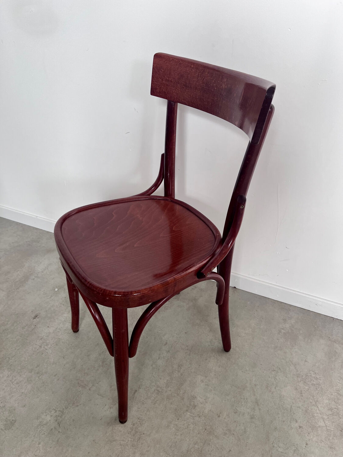 Set of 8 vintage 70s curved varnished wood bistro chairs