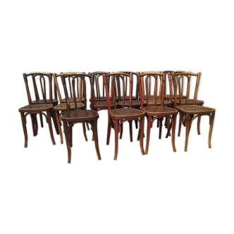 Lot of 16 bistro chairs