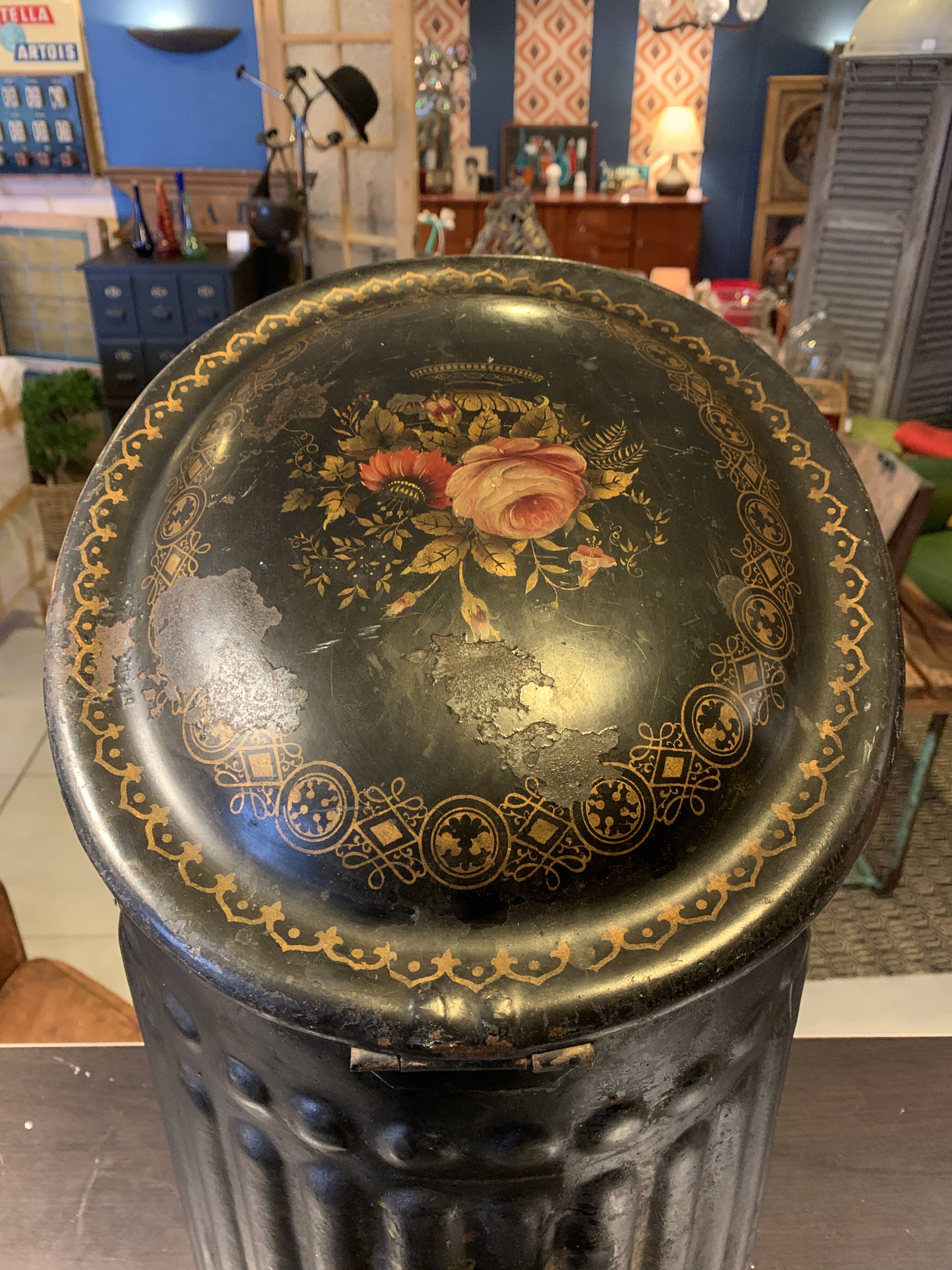 Coal tray decorated in black sheet metal