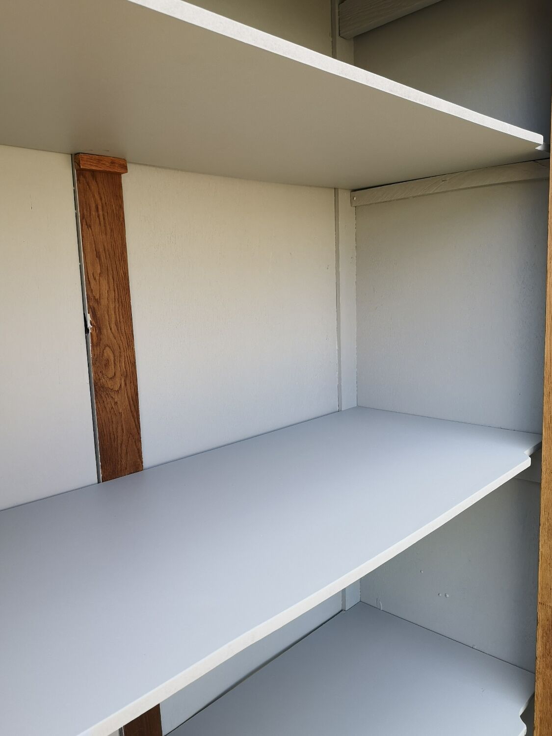 Vintage cabinet cabinet