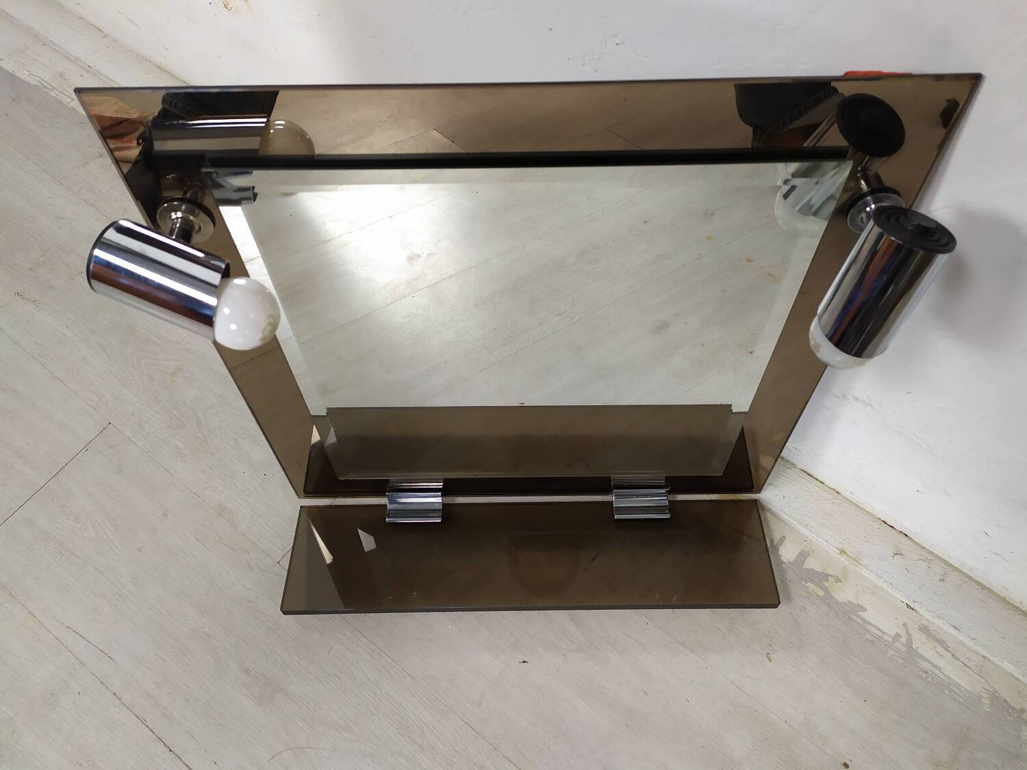 Vintage illuminated bathroom mirror