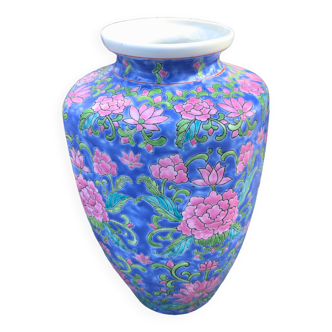 Vase • floral motif