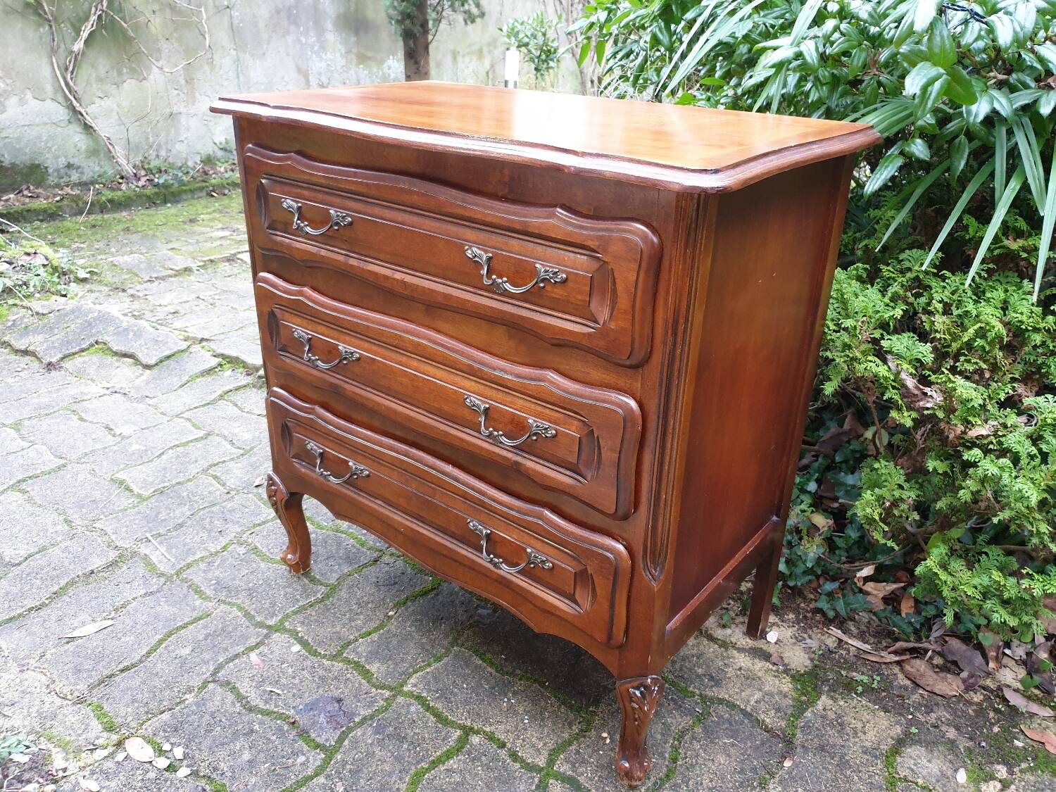 Commode Louis XV en merisier massif
