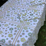 Vintage rectangular tablecloth & 8 towels