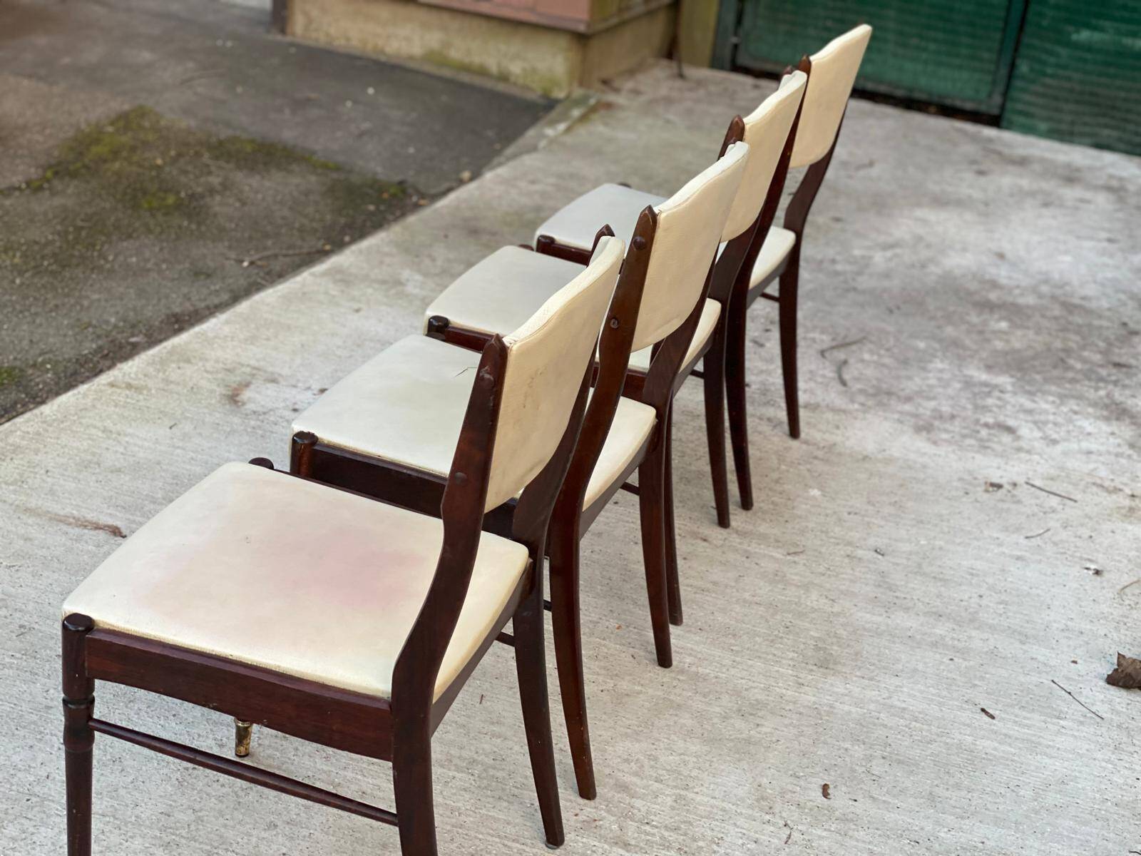 4 Scandinavian chairs in solid wood and white imitation leather