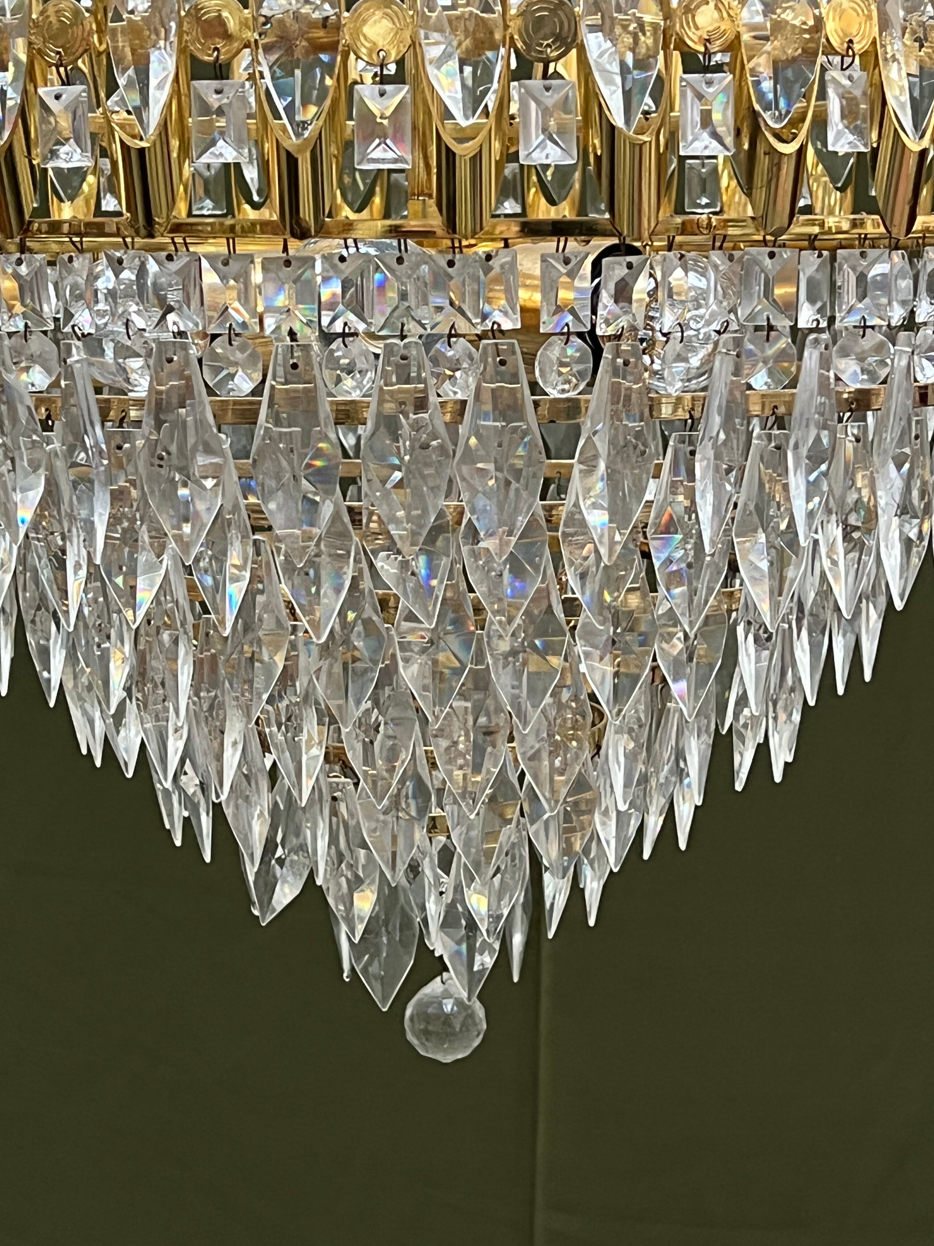 Lot - Pair of Swarovski crystal chandelier Italian design.
