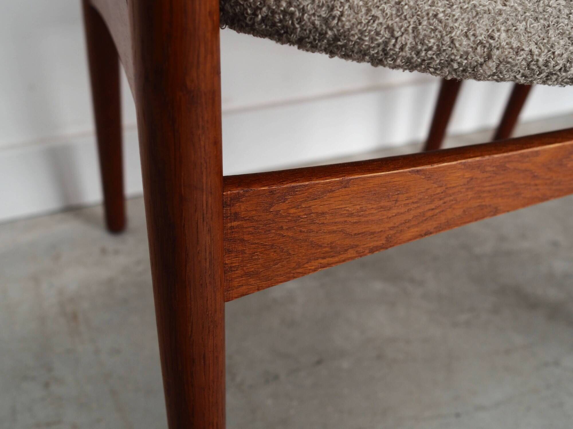 Oak armchair, designer: Ejner Larsen & Aksel Bender Madsen for Fritz Hansen