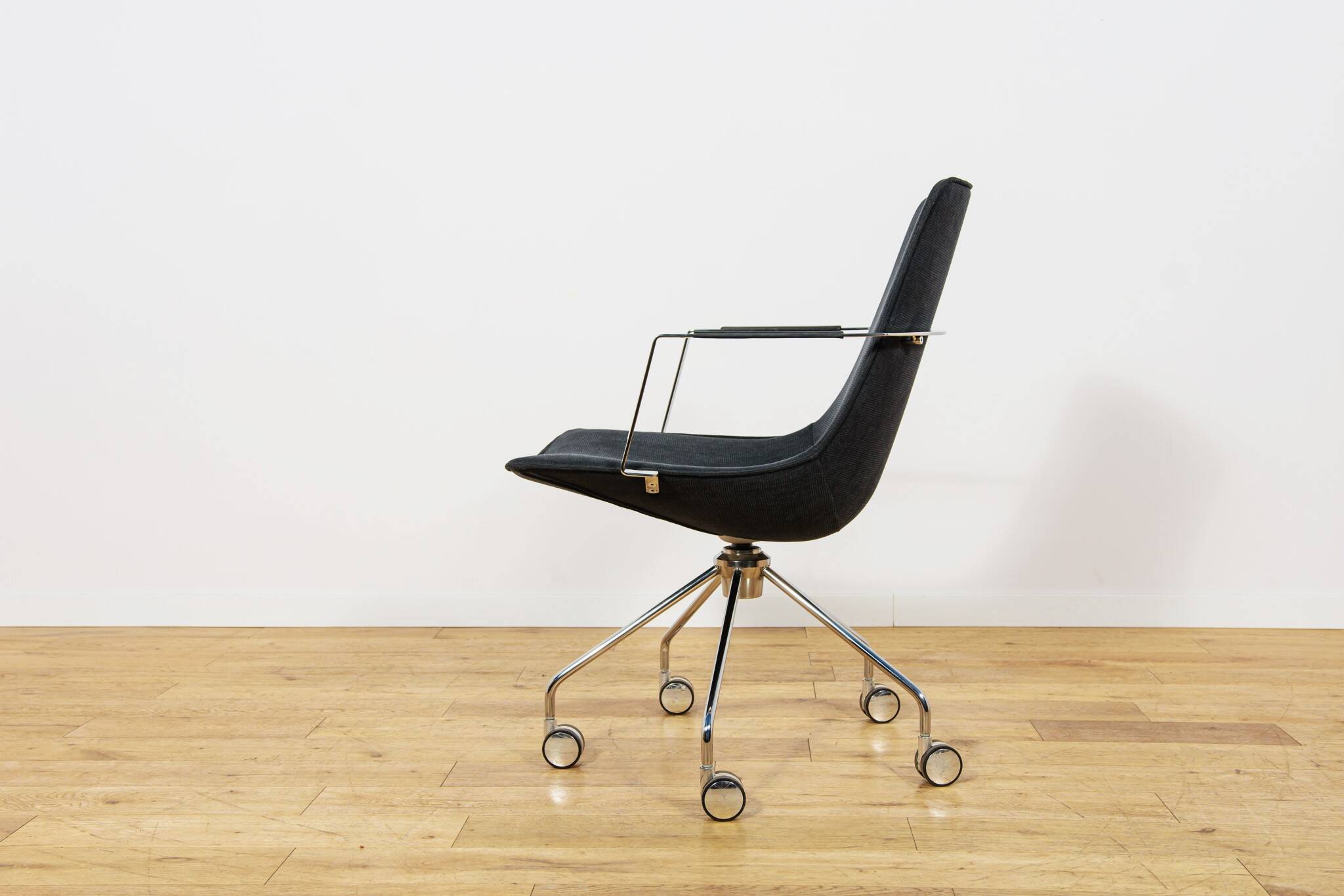 Mid-Century Conference Chairs "Comet" by Gunilla Allard for Lammhults, Sweden, 1990s, Set of 4