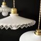 Lot de 3 suspensions vintage en opaline blanche, dont 2 festonnées et 1 lis