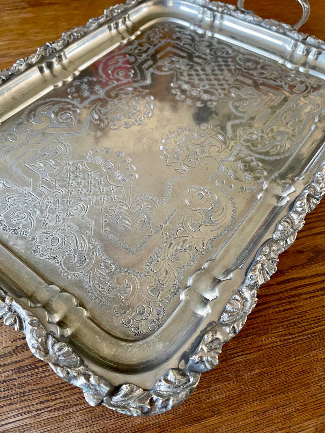 Tray on feet with handles