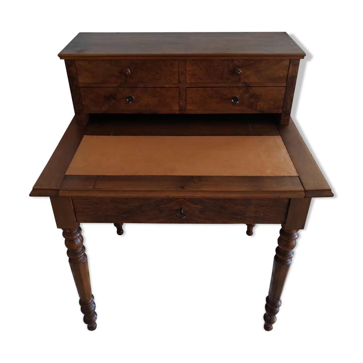 Sliding tray tiered desk