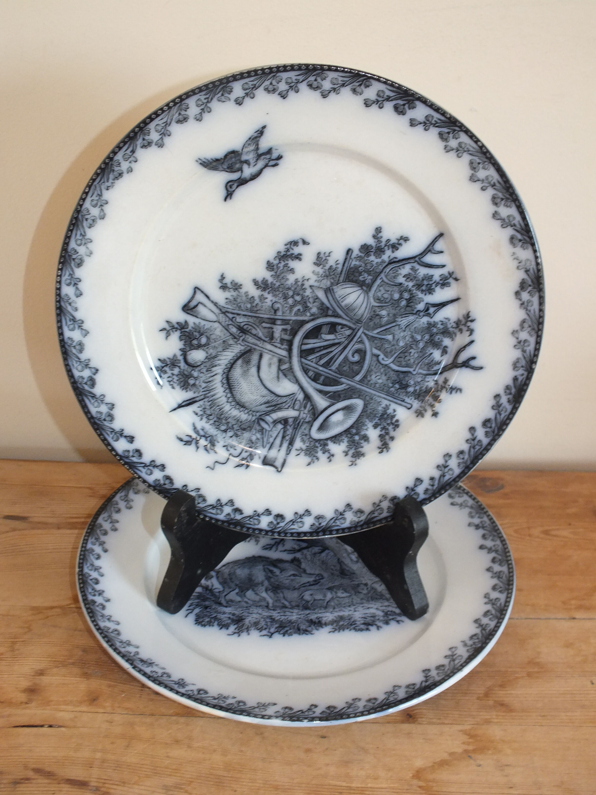 Duo of dessert plates Pexonne hunting service