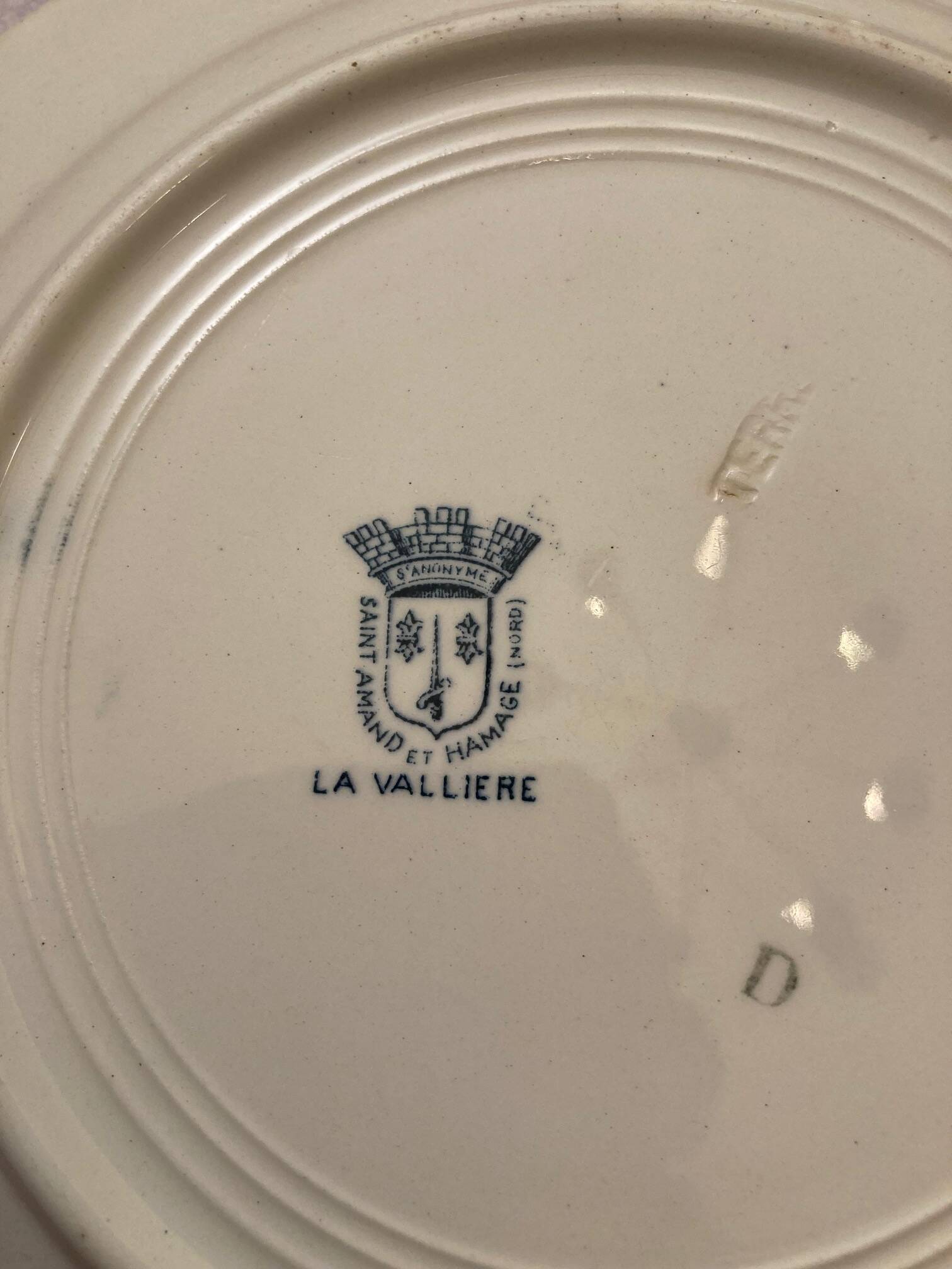 3 Flat plates, iron earth, old with blue decoration