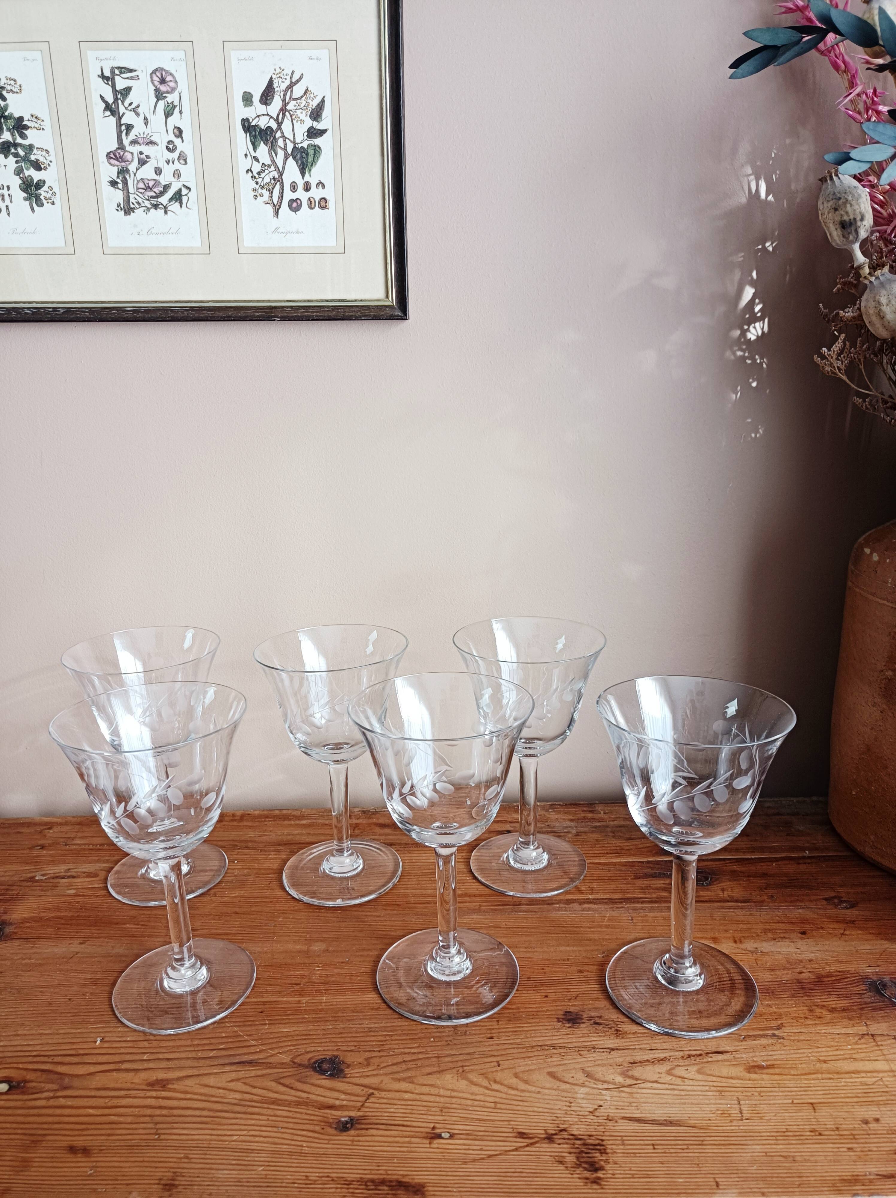 Set of 6 engraved glass stemware glasses