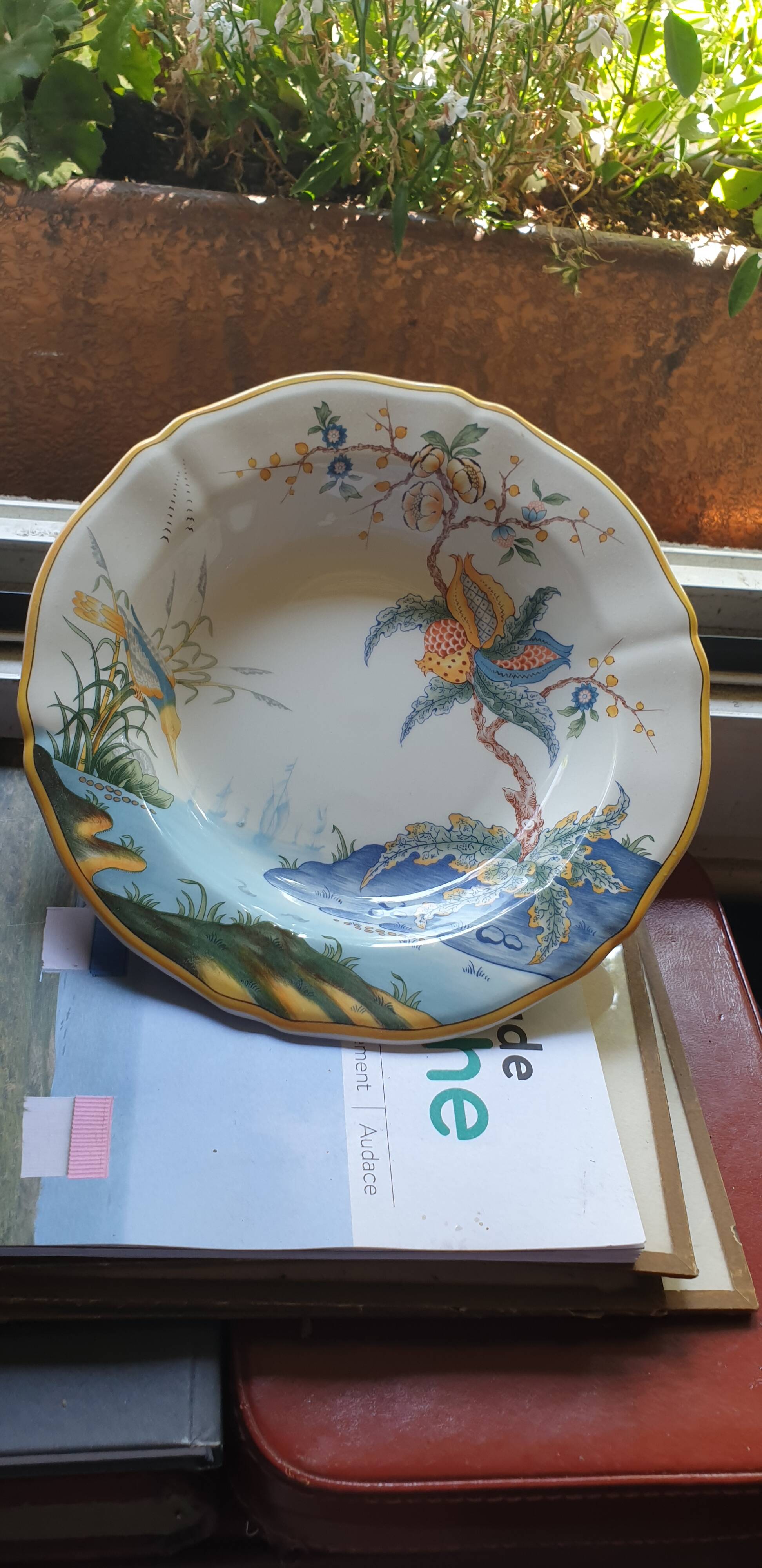 6 Gien France Caribbean Magellan pattern soup plates