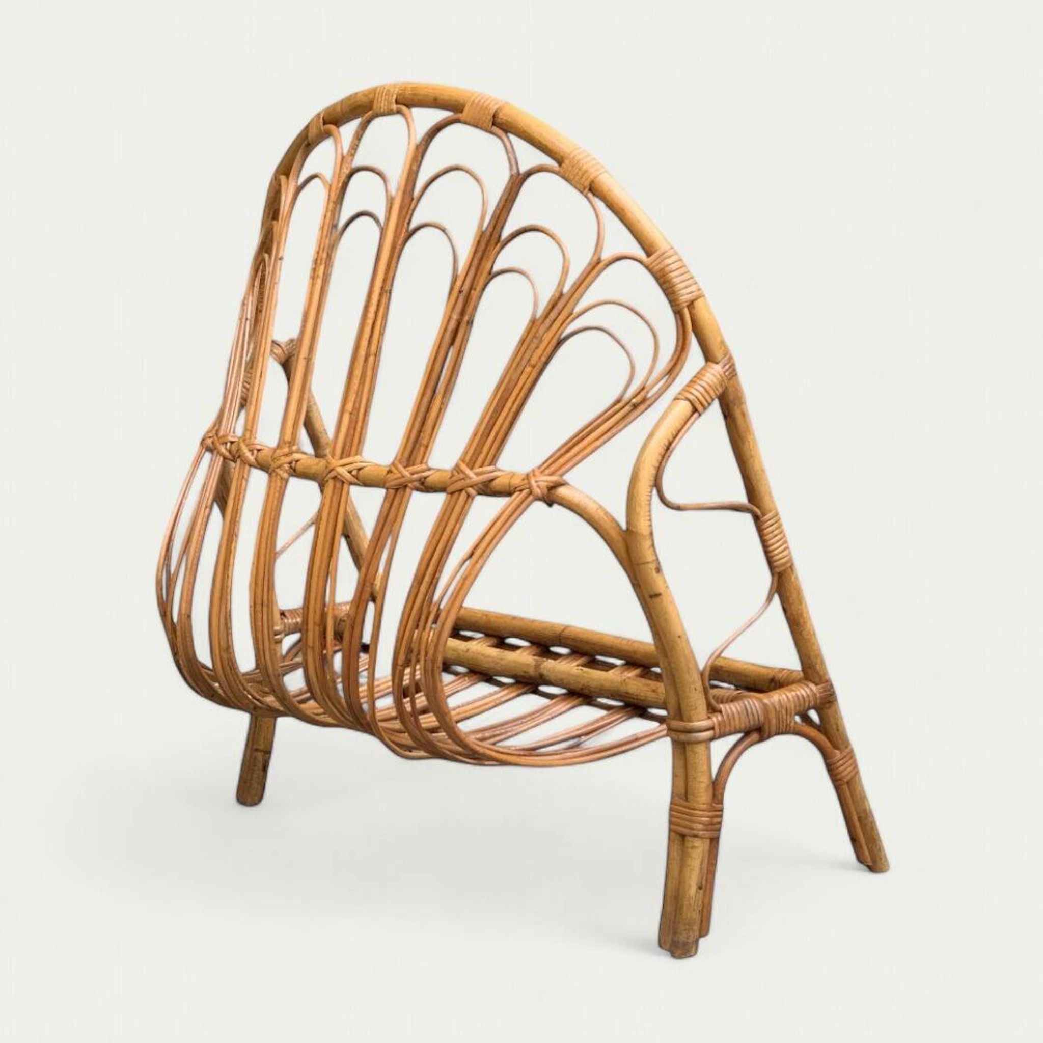 Lit corbeille en rotin pour enfant 1960