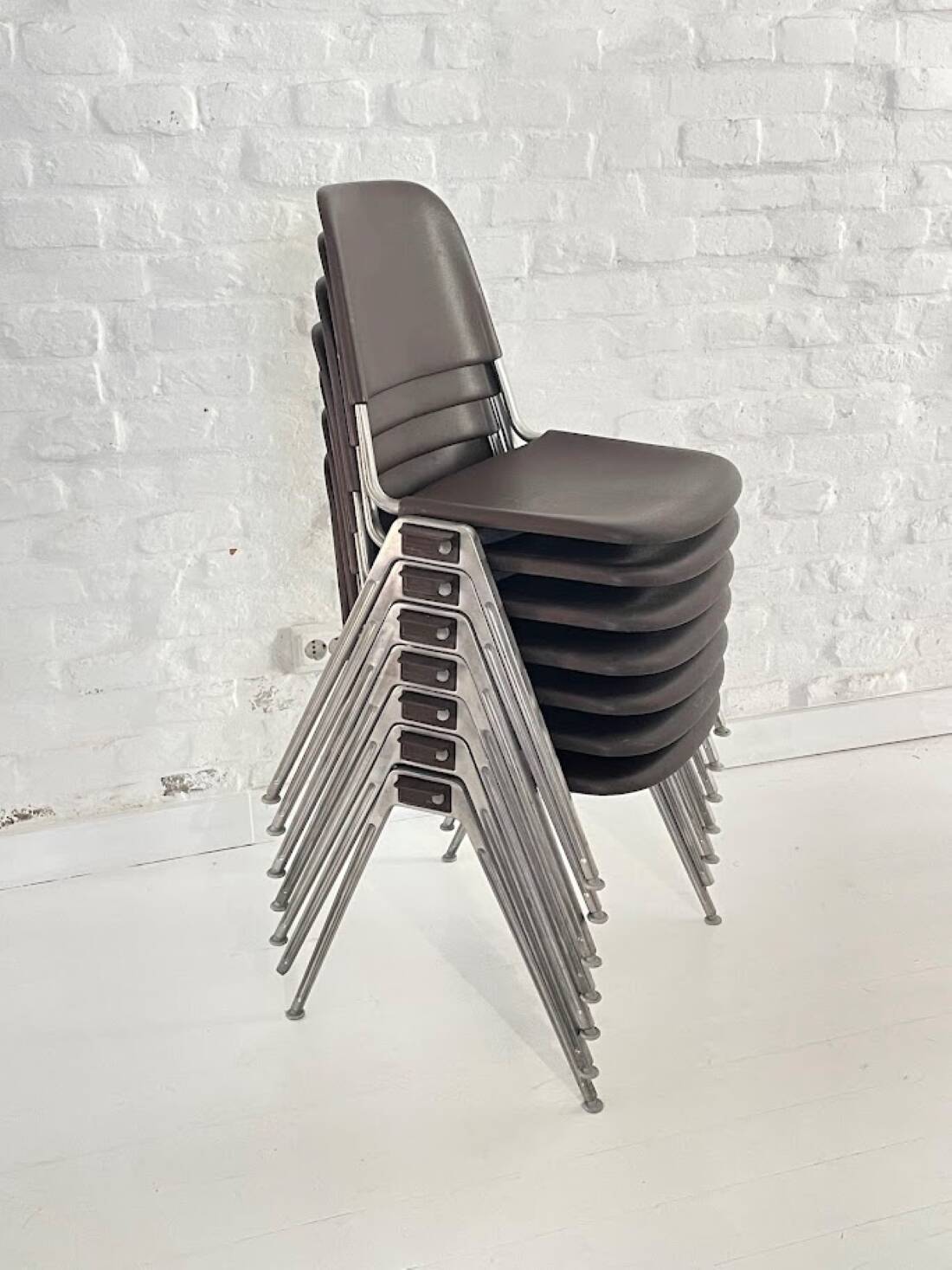 Vintage Knoll International 1601 Model stackable chairs 1970s