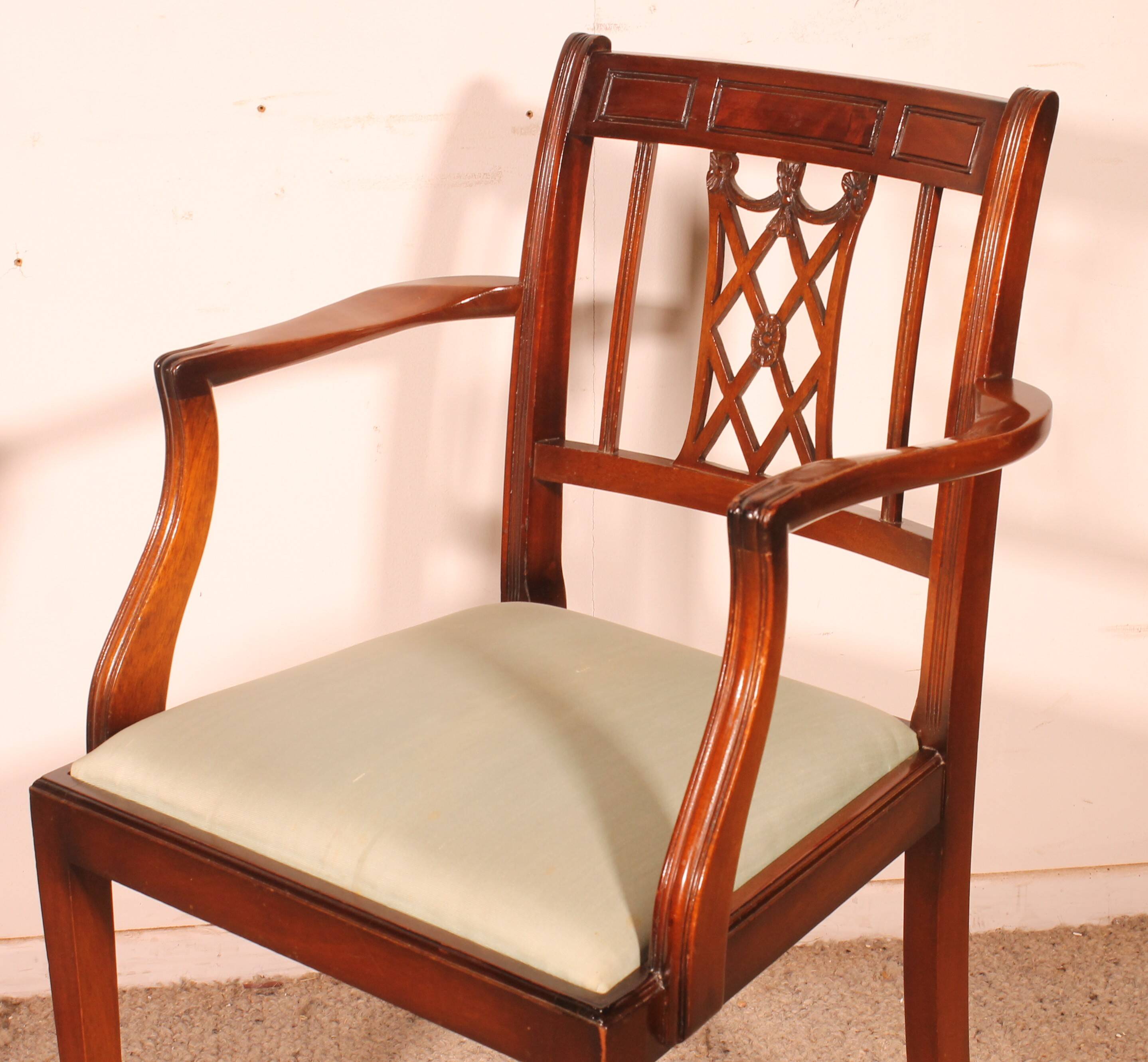 pair of mahogany armchairs in Hepplewhite style