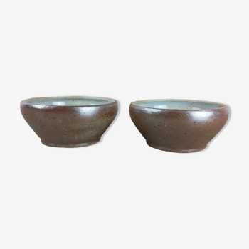 2 small stoneware bowls