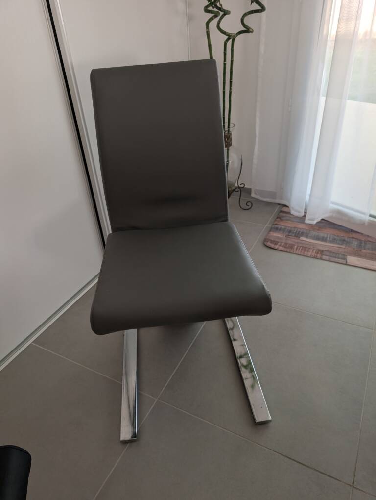 Un lot de 6 chaises design