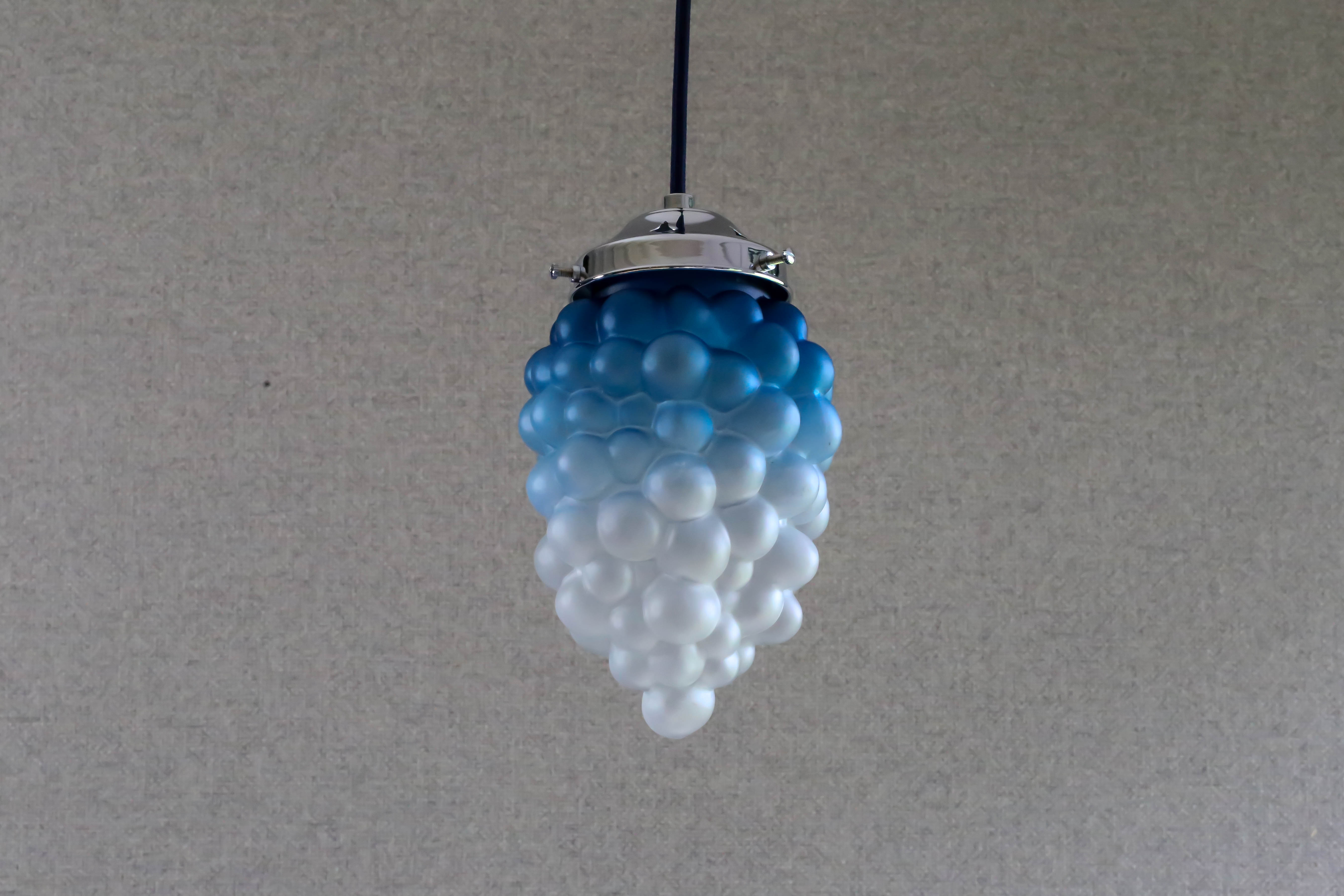 Suspension old cluster in translucent blue and white glass