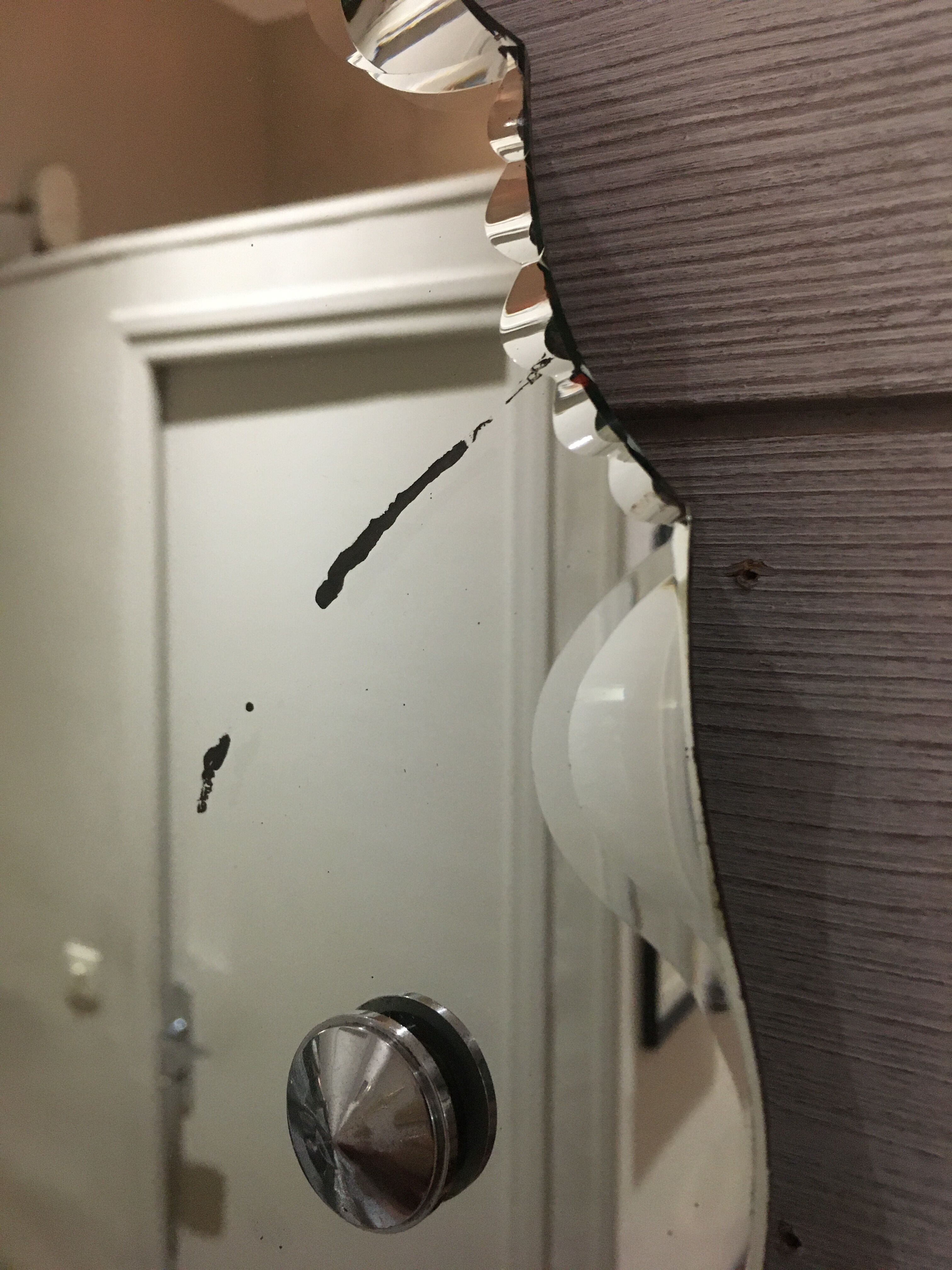 Beveled round mirror, 50 cm