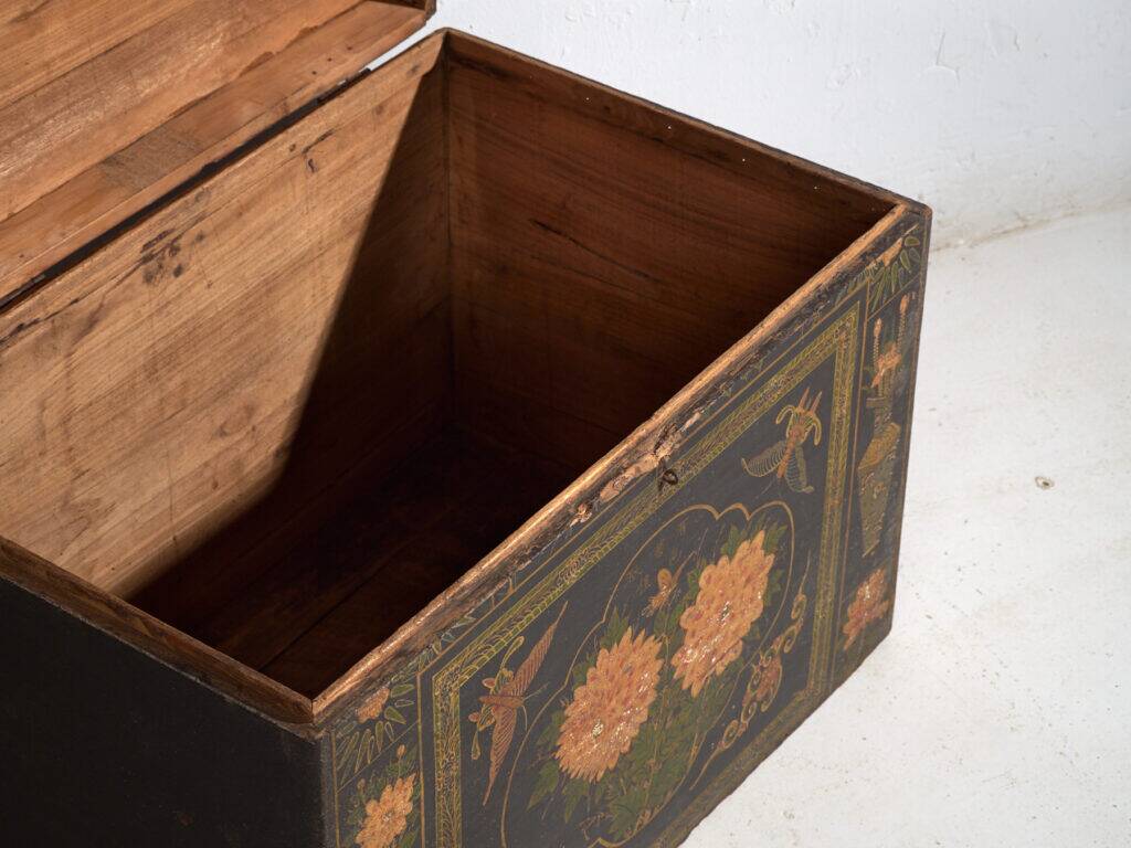 Antique Chinese chest painted in pine wood – China, circa 1900