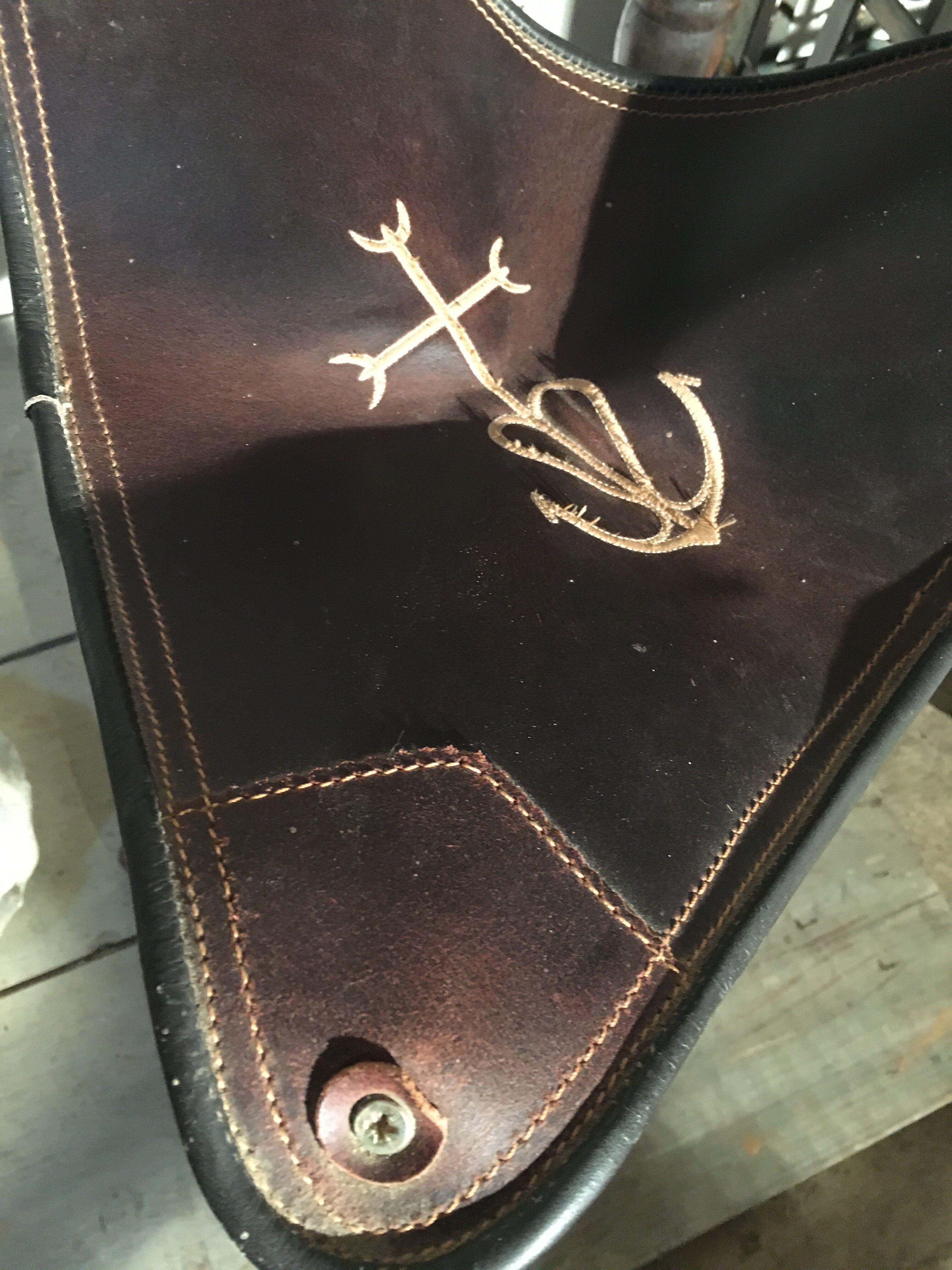 Foldable wooden and leather tripods