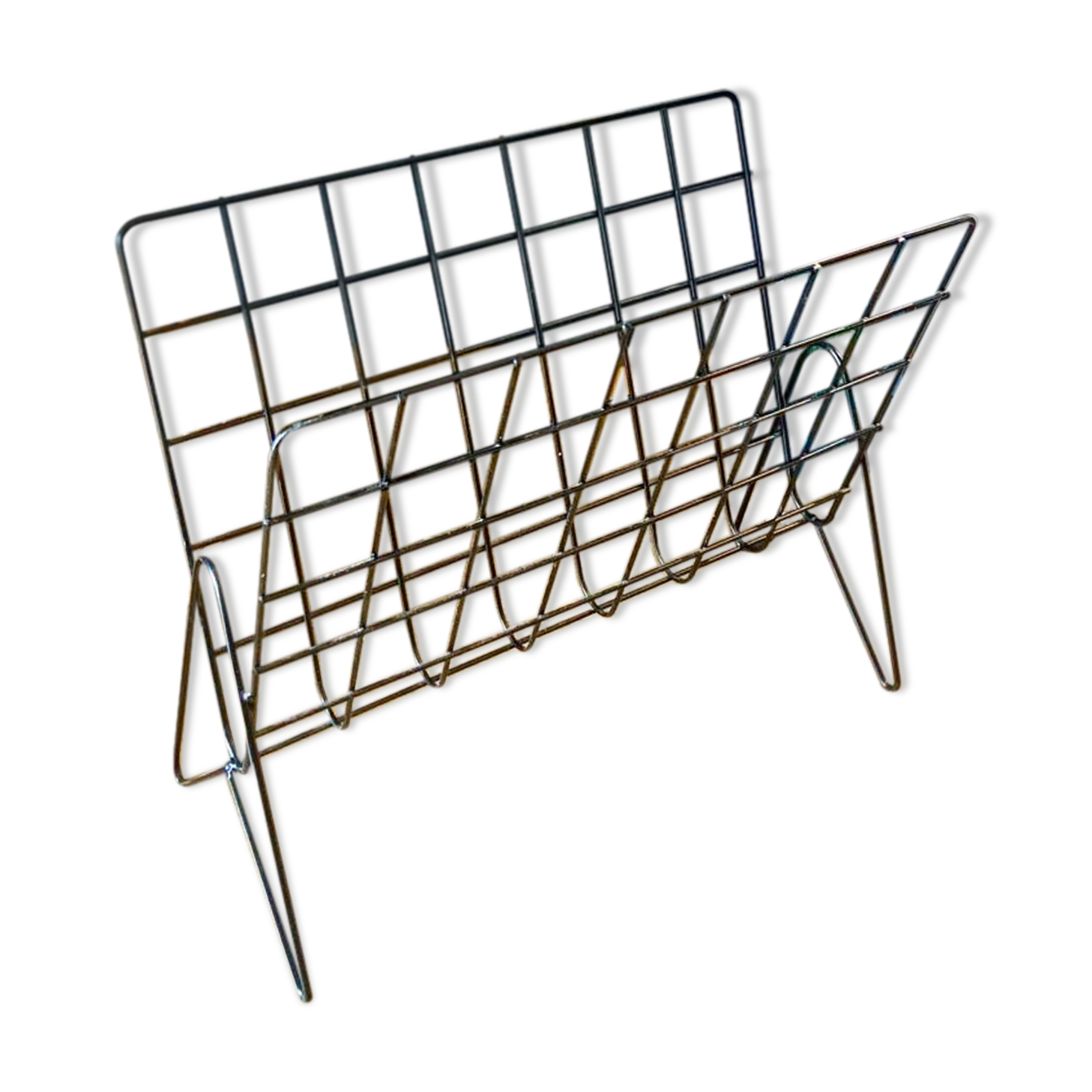 Metal magazine rack
