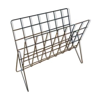 Metal magazine rack