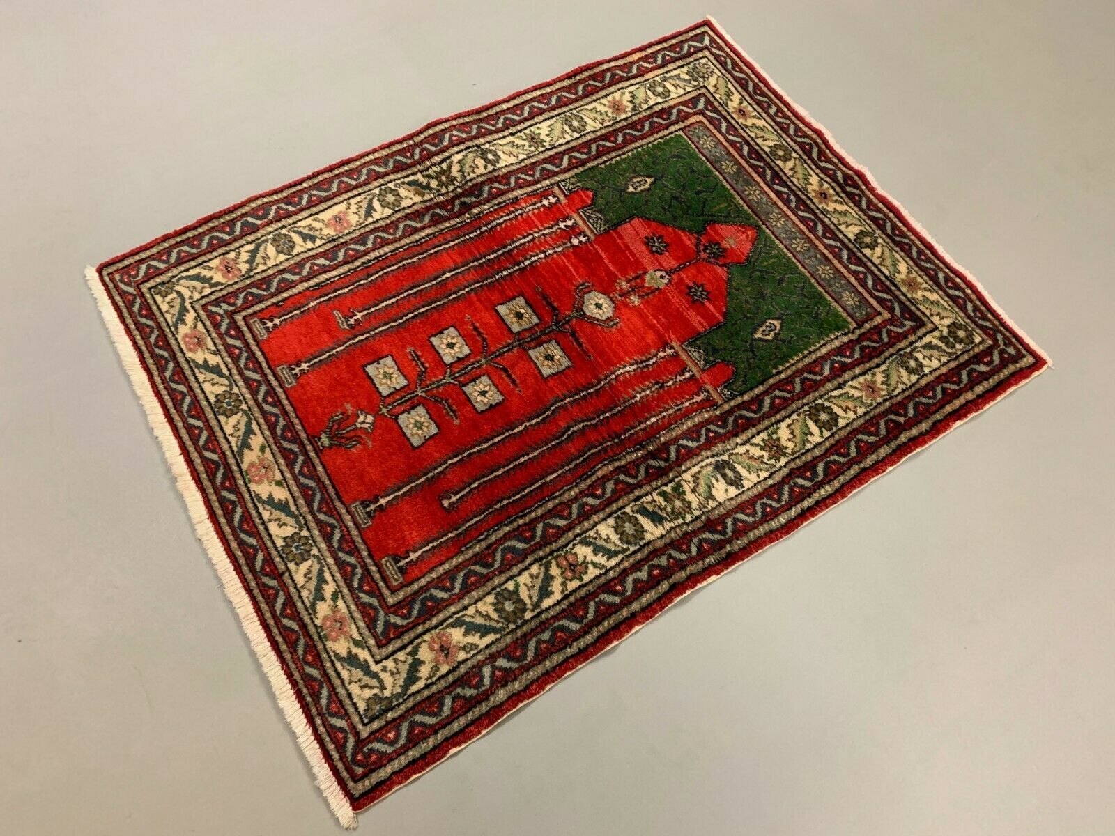 Distressed Turkish Rug 117x88 cm Vintage Shabby, Wool Tribal Red, Green Small