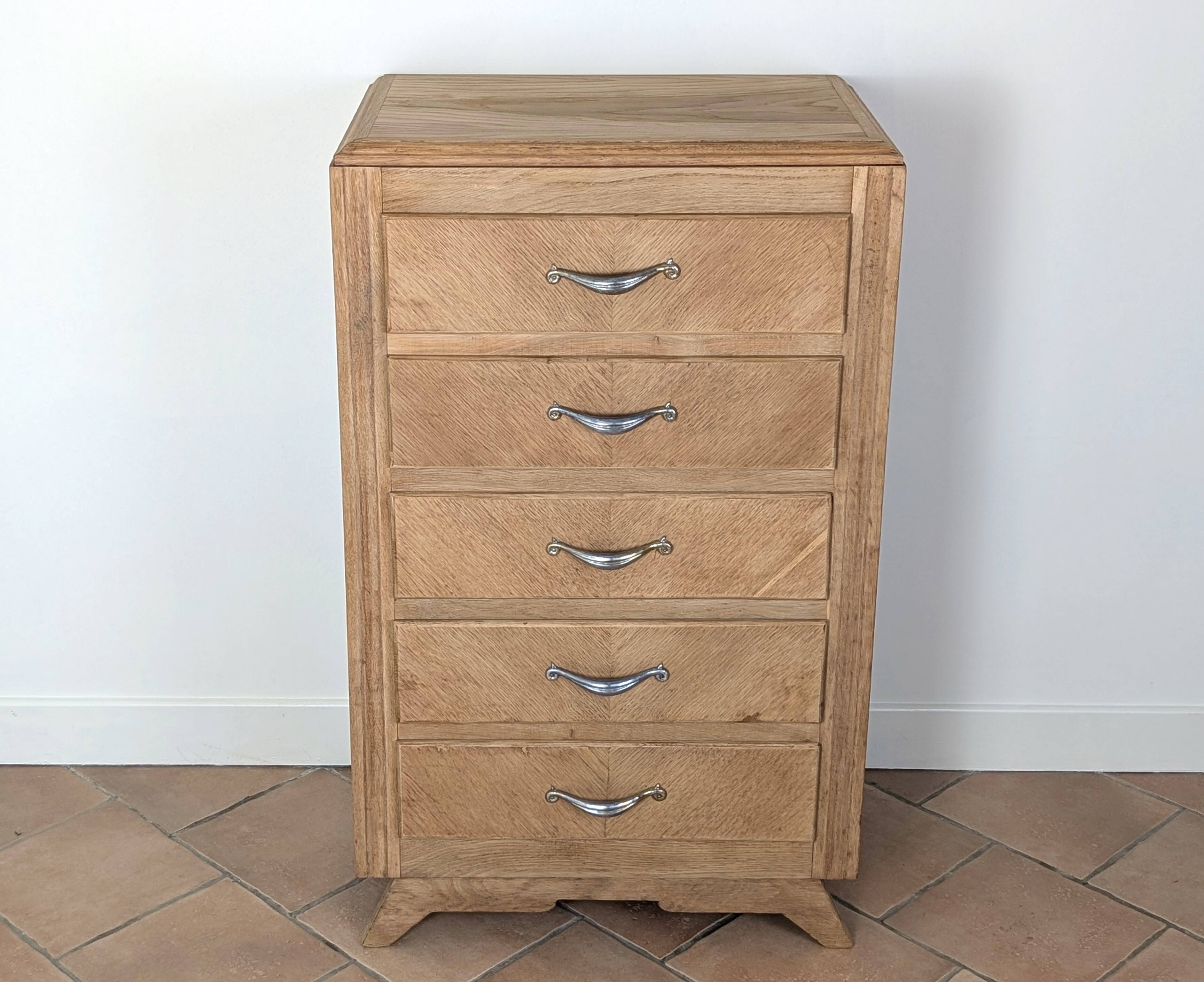 Chest of drawers