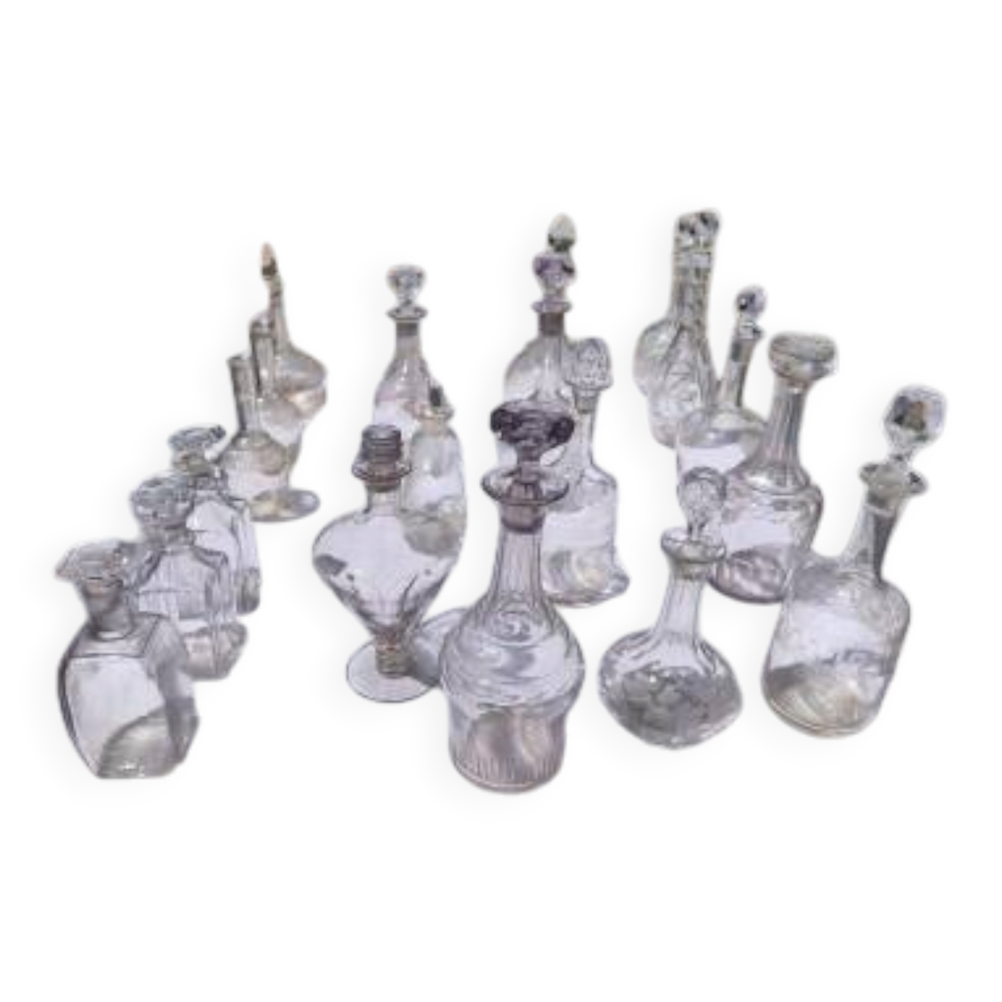Lot de 20 carafes en verre et cristal