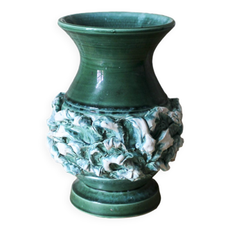 Vase en céramique à décor en barbotine