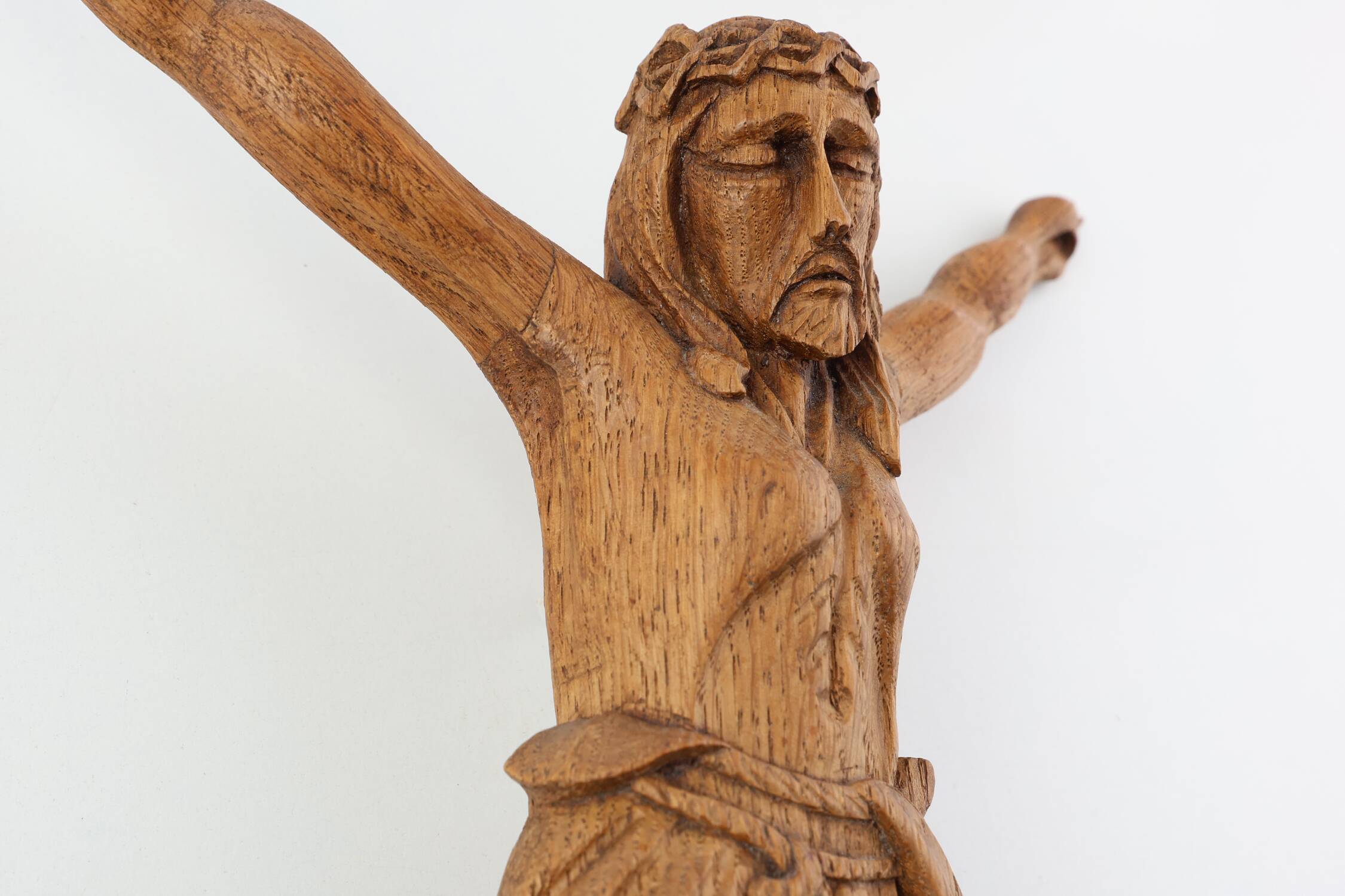 Crucifix en chêne sculpté, Italie, fin du 19e siècle