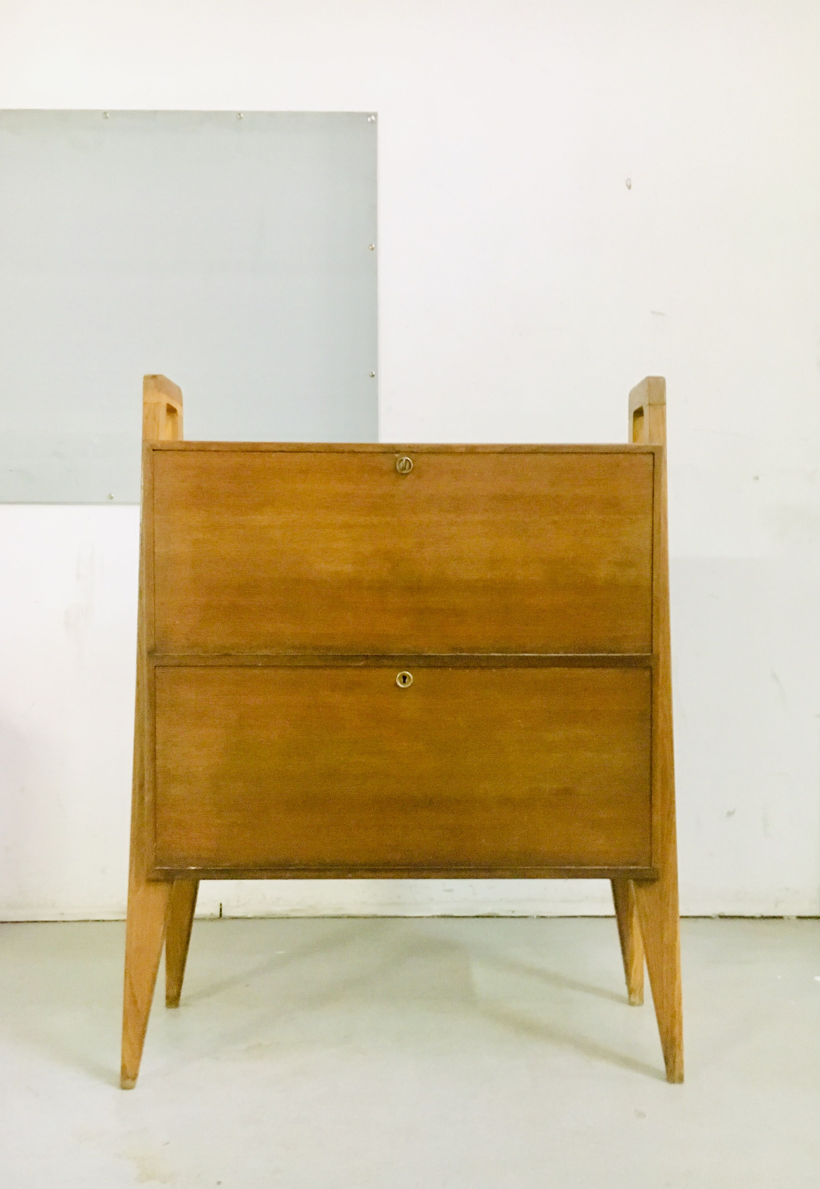 A secretary fell in the 1950s