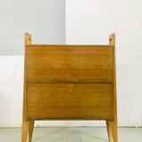 A secretary fell in the 1950s