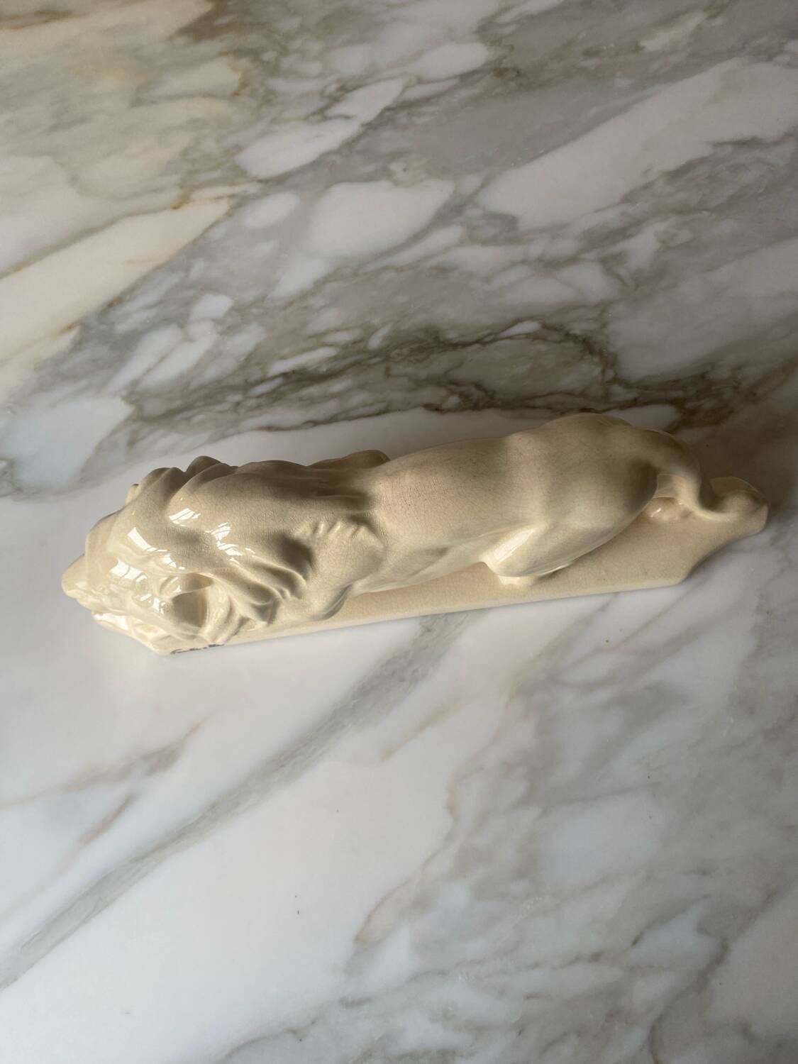 Fontinelle crackled ceramic walking lion