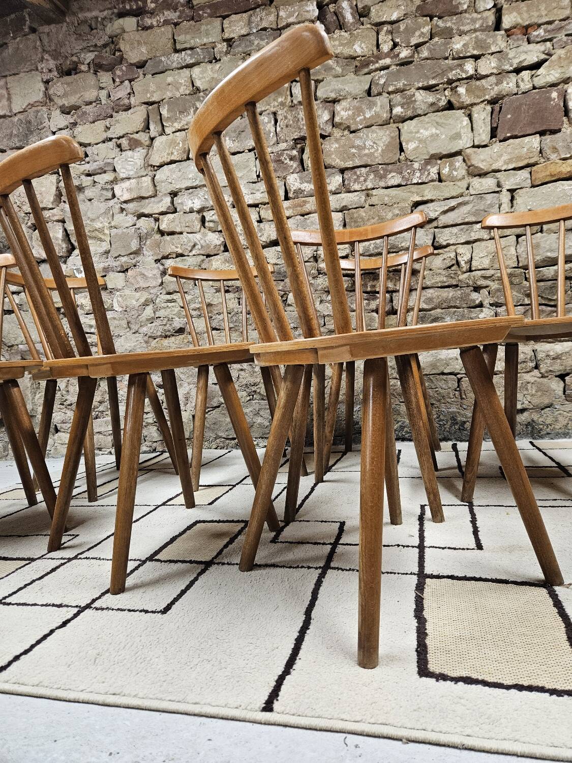 Lot de huit chaises barreaux vintage  bistrot auberge  1960