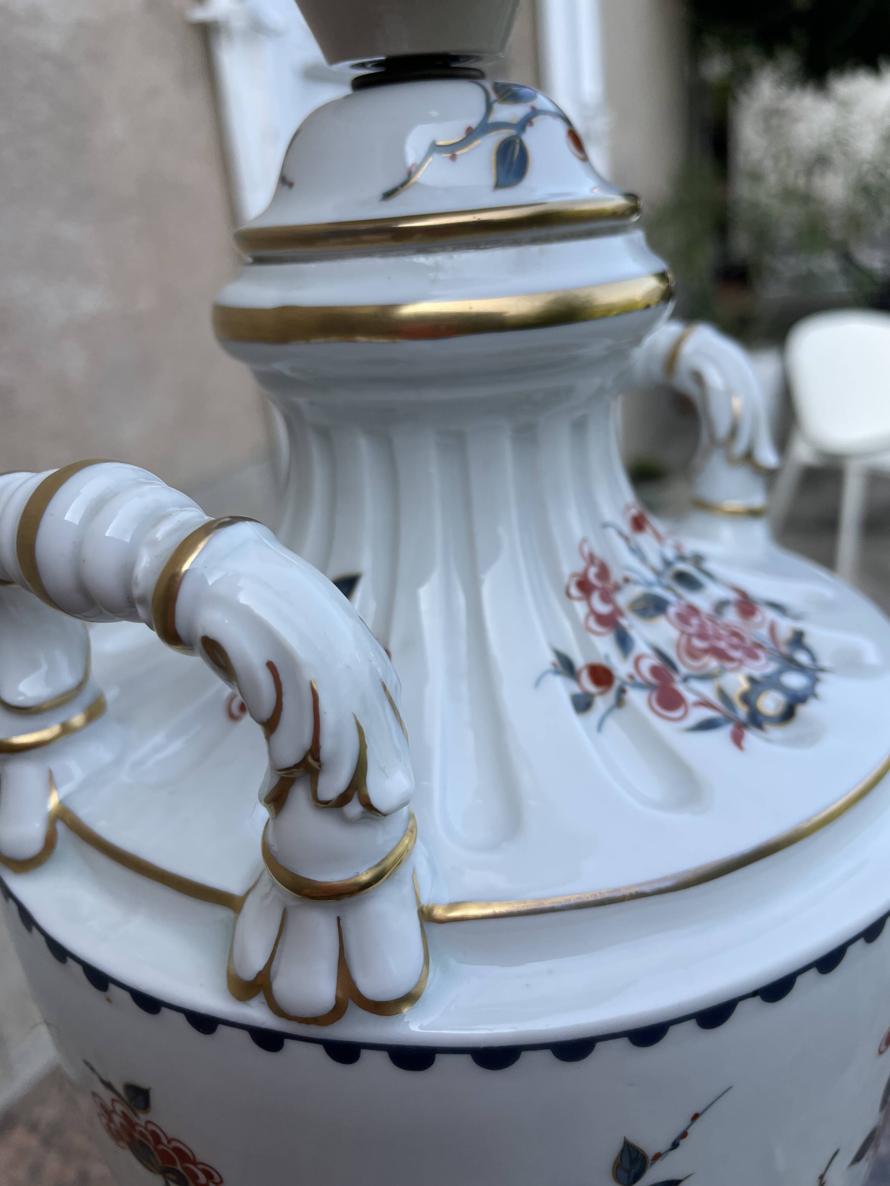 Important Paris porcelain lamp base