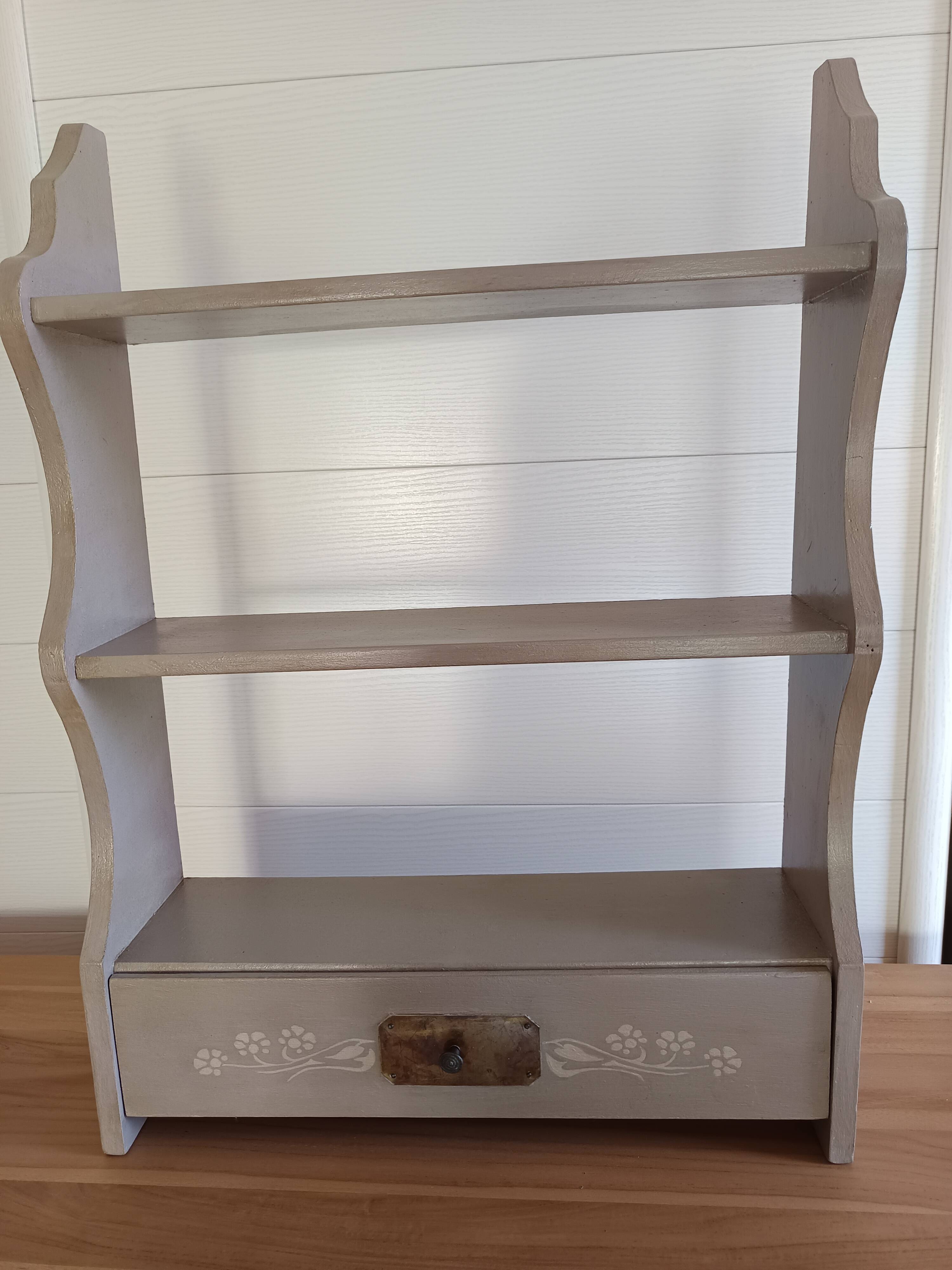 Etagère murale relooquée