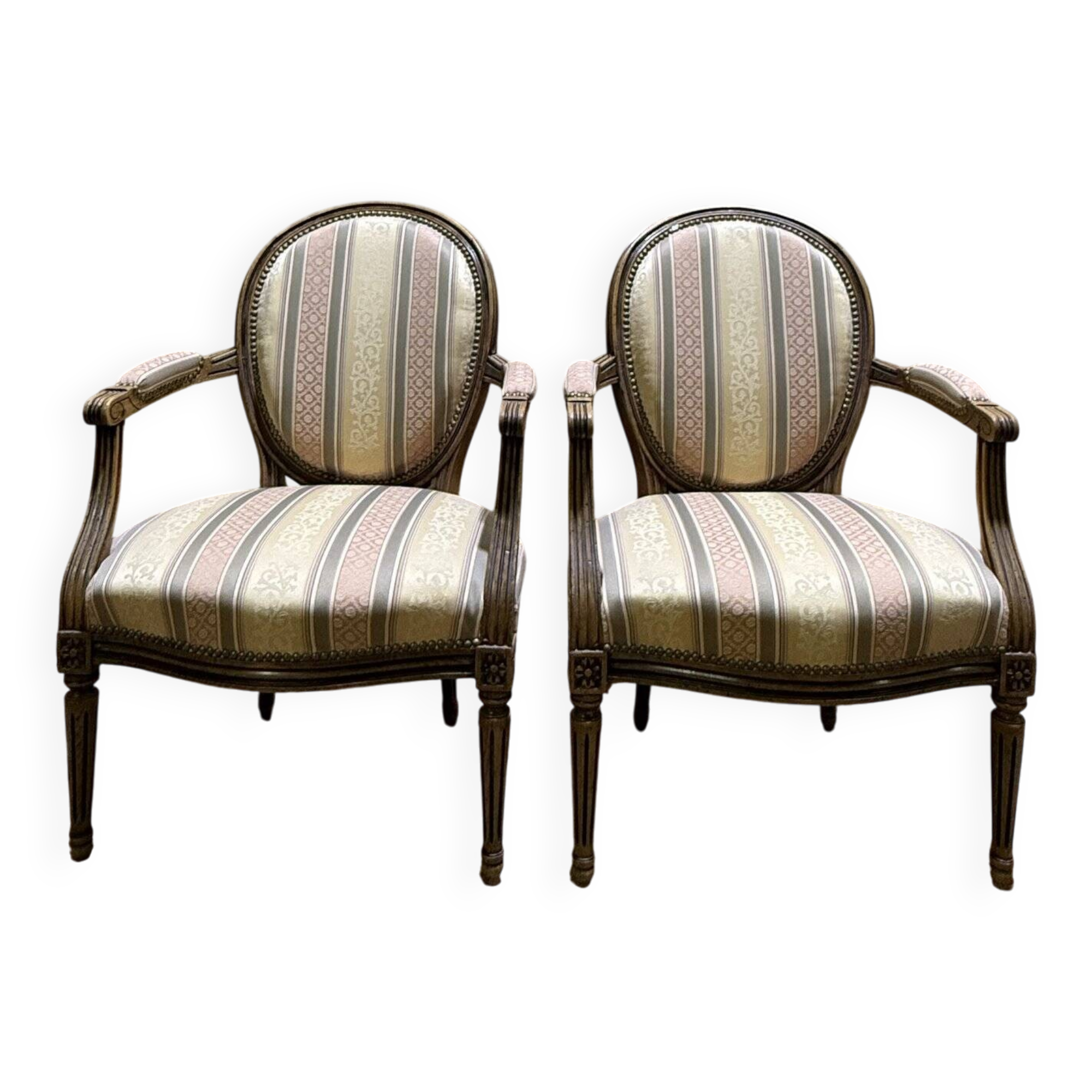Paire de fauteuils médaillons de style Louis XVI