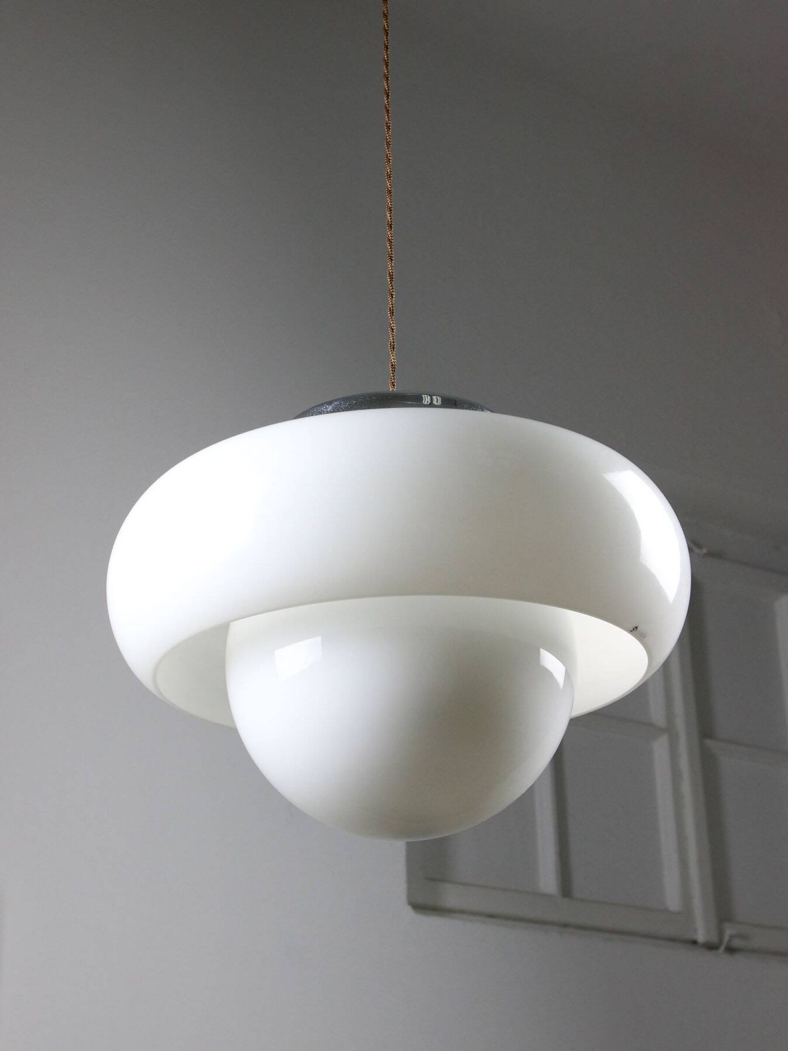 Grand lampadaire de l'ère spatiale de Guzzini, années 1960.