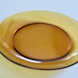 Ensemble de 9 assiettes en verre ambré