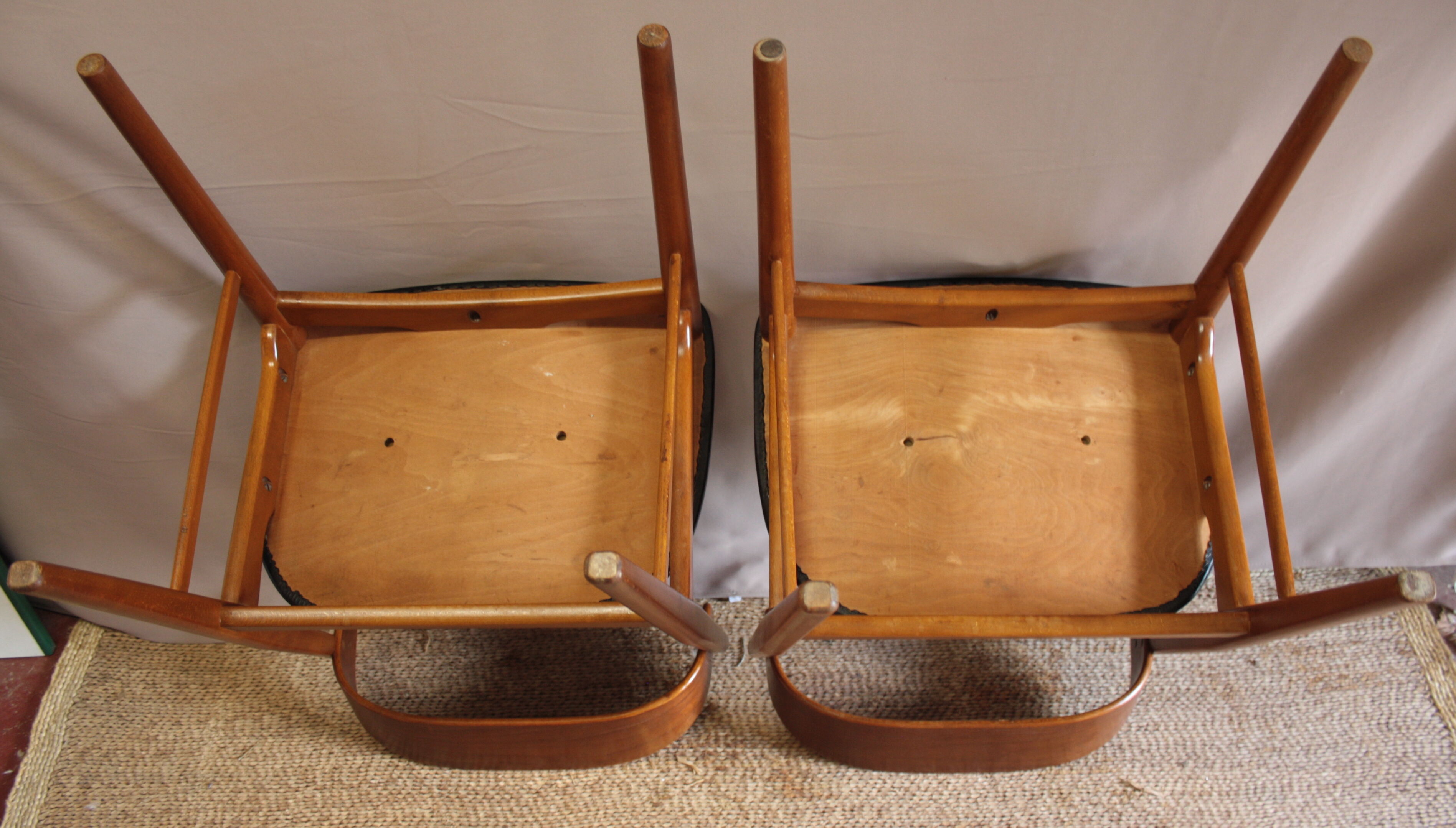 Lot de deux chaises scandinave farstrup model 206