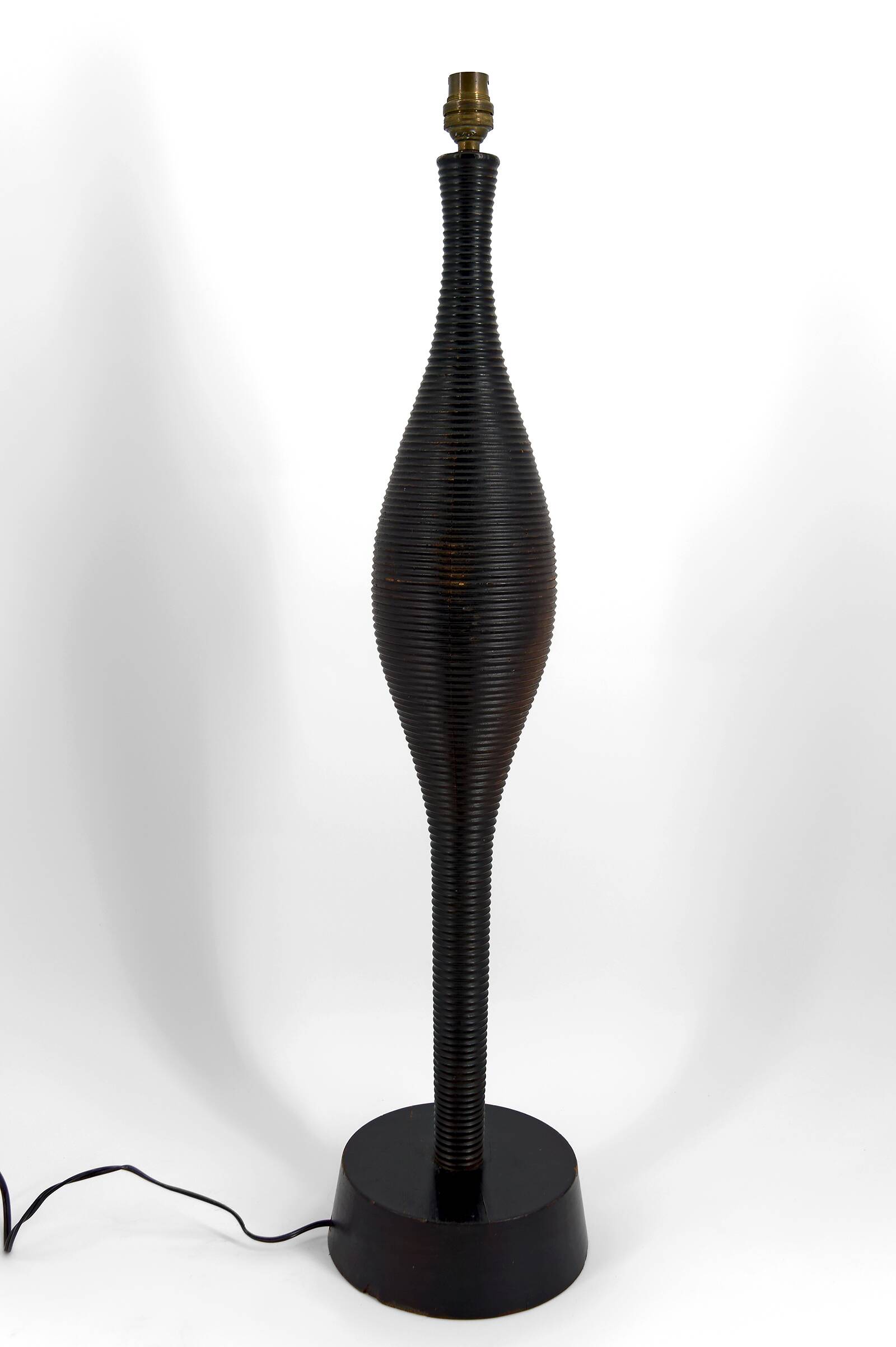 Important brutalist / Africanist lamp in wood – 1950s-1960s