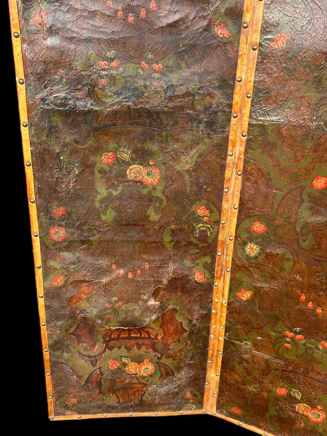 Large Four-Leaf Screen In Cordoba Leather From The Late 18th Century H 188 Cm