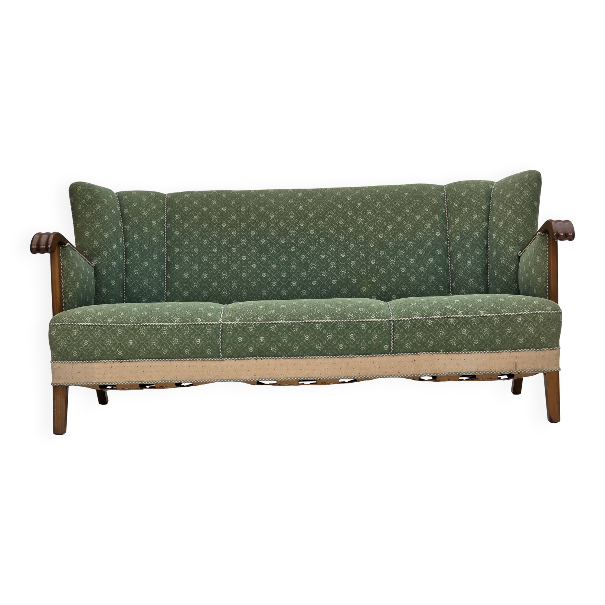 Canapé danois 3 places des années 1950, tissu en laine d'ameublement vert/beige, bois de chêne.