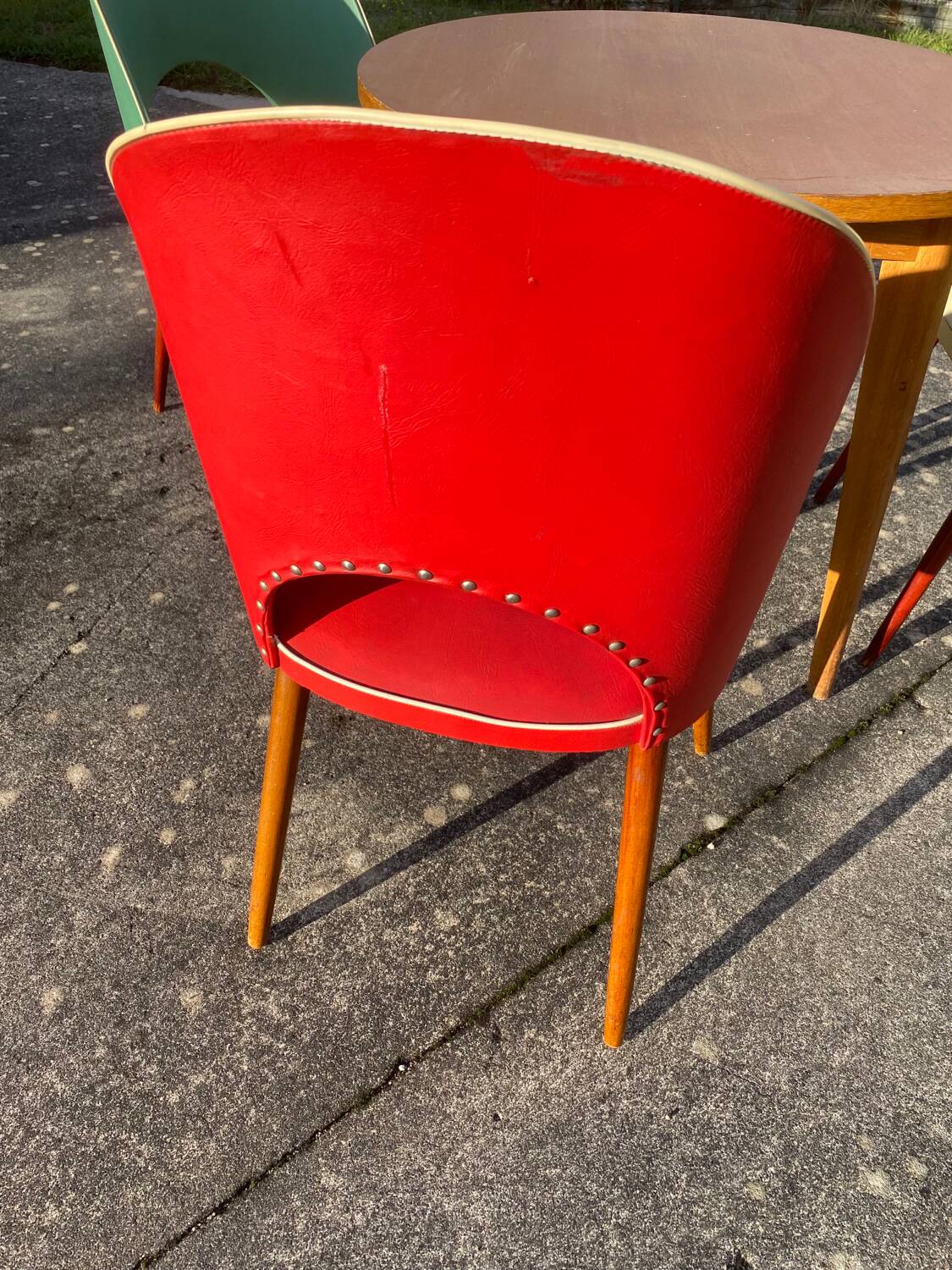 Table and its 3 vintage chairs